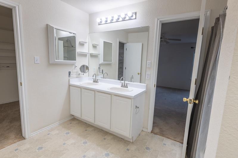 210 Rinehardt St, Hutto, TX 78634