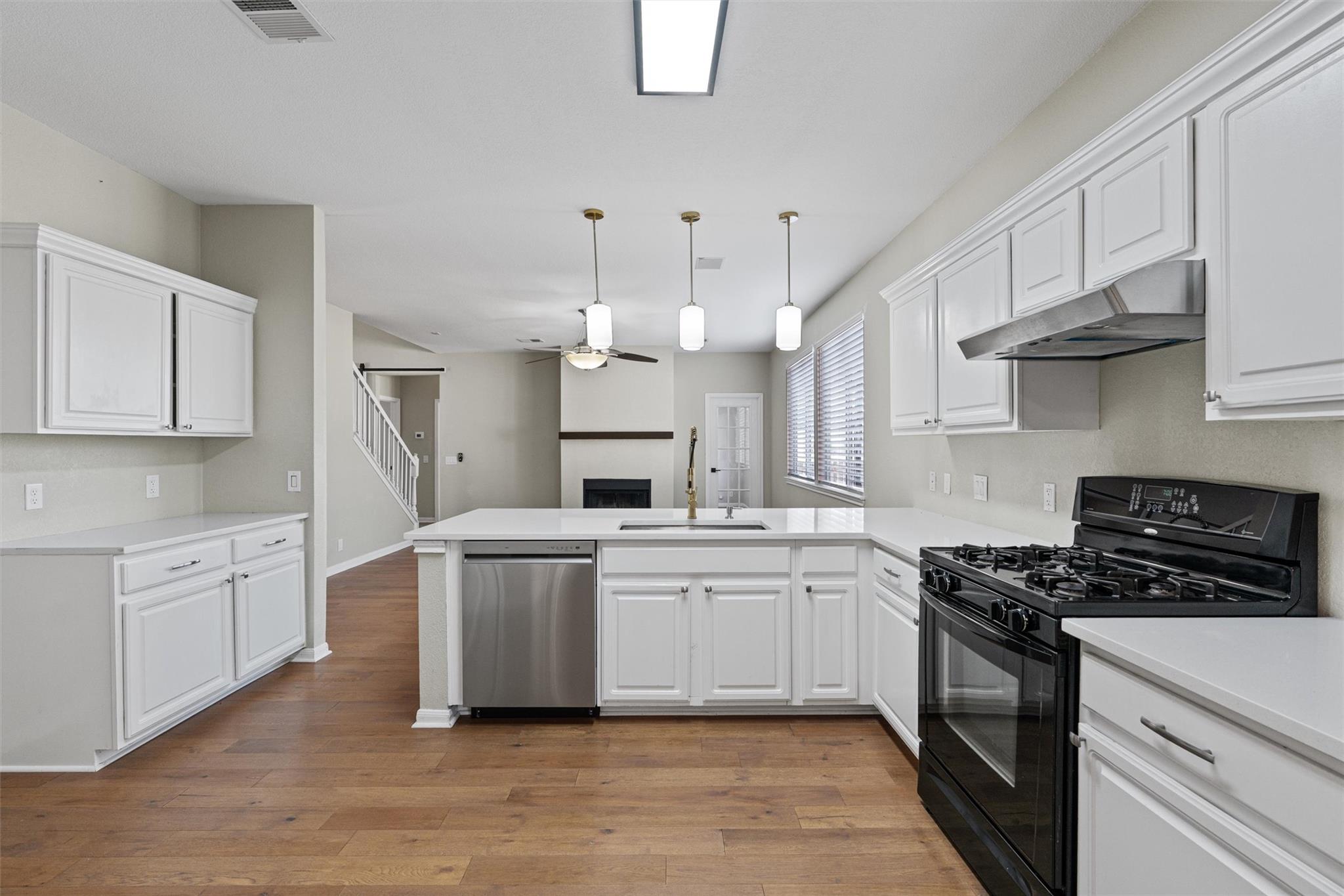 8340 Liberty Walk Dr, Round Rock, TX 78681