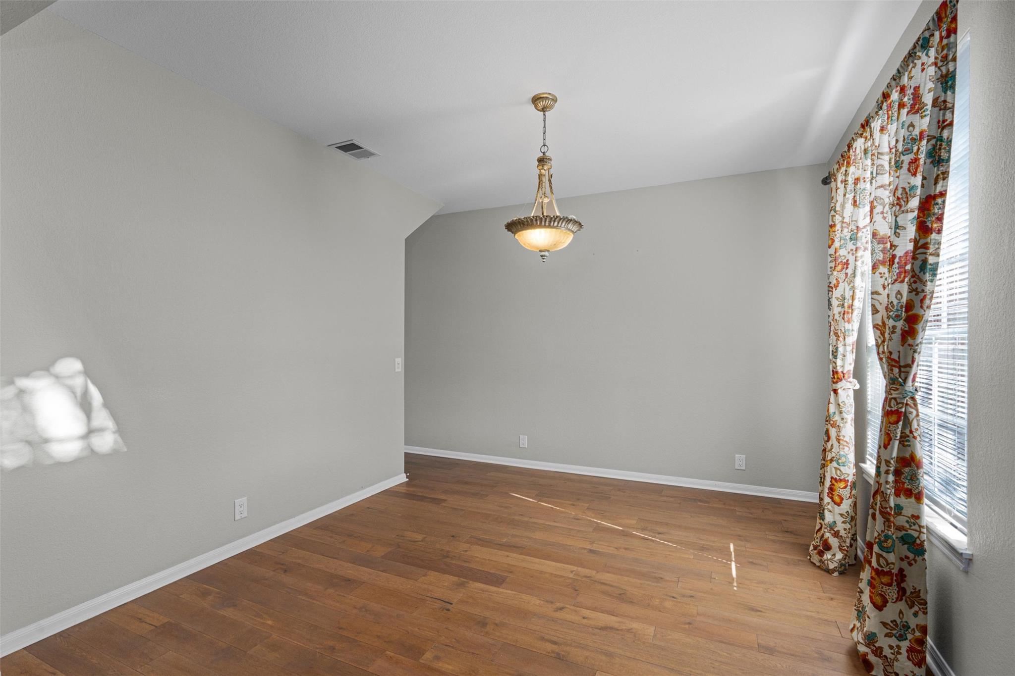 8340 Liberty Walk Dr, Round Rock, TX 78681