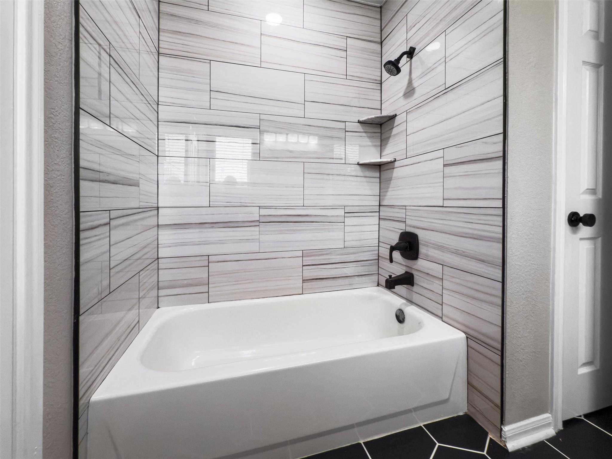 8340 Liberty Walk Dr, Round Rock, TX 78681