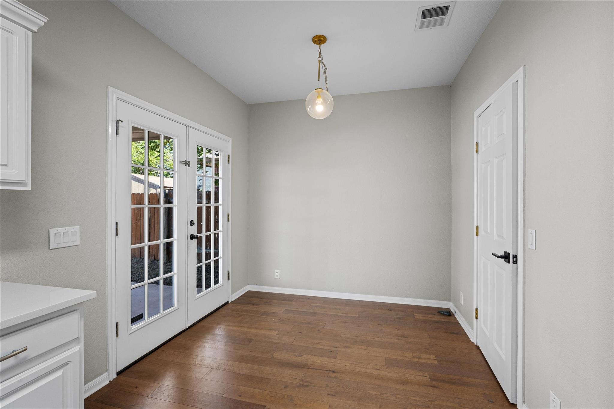 8340 Liberty Walk Dr, Round Rock, TX 78681