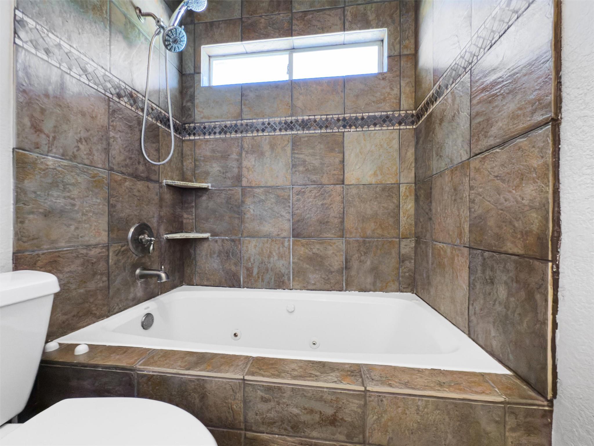 8340 Liberty Walk Dr, Round Rock, TX 78681