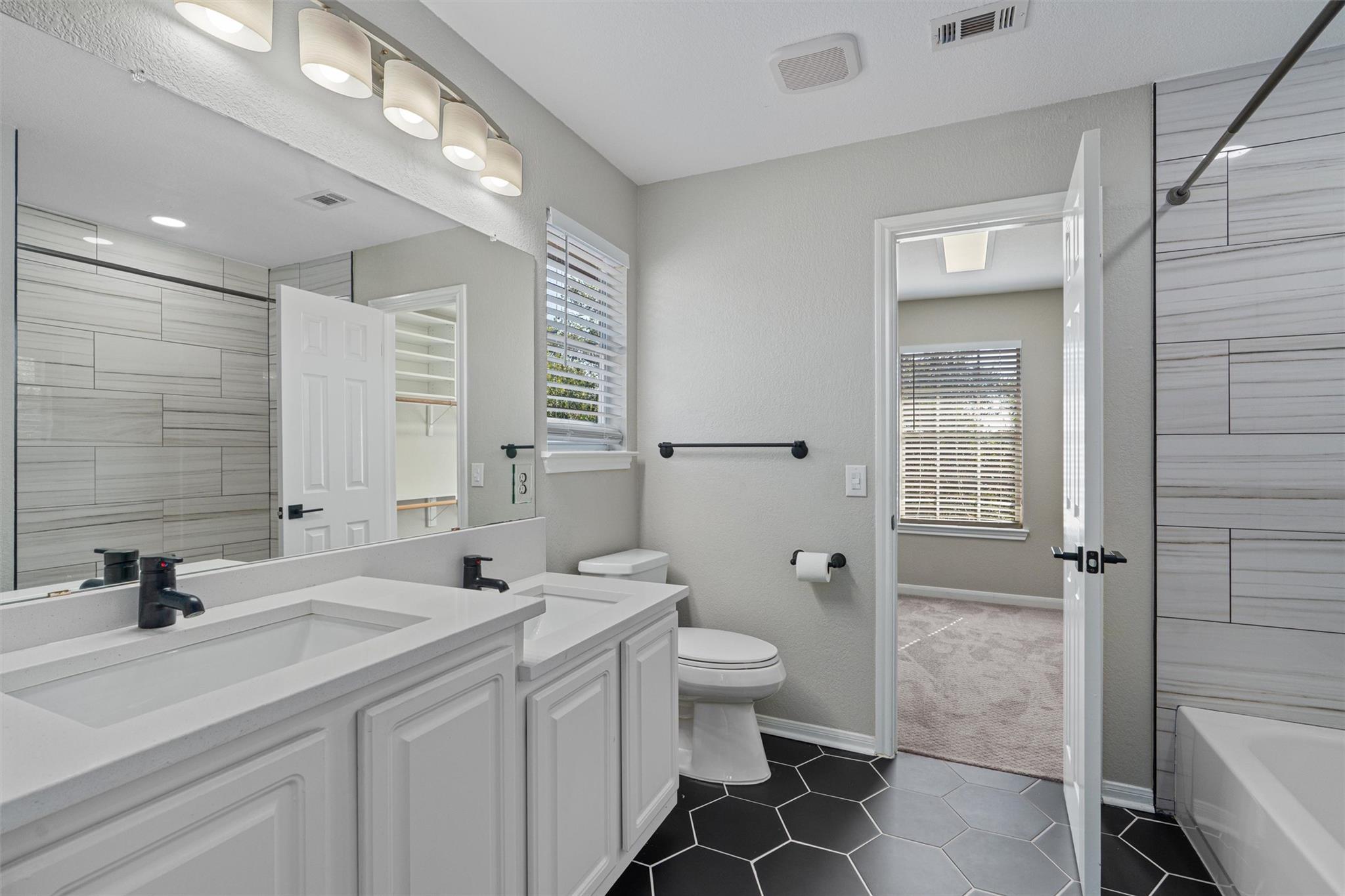 8340 Liberty Walk Dr, Round Rock, TX 78681