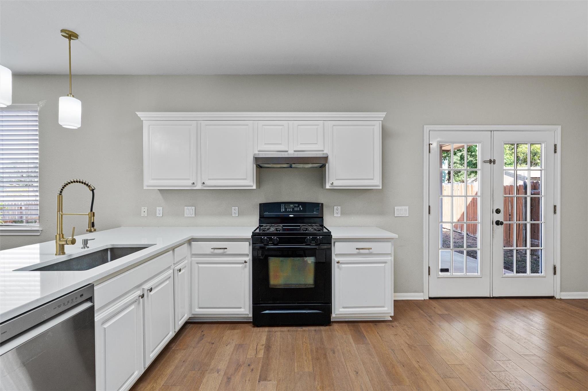 8340 Liberty Walk Dr, Round Rock, TX 78681