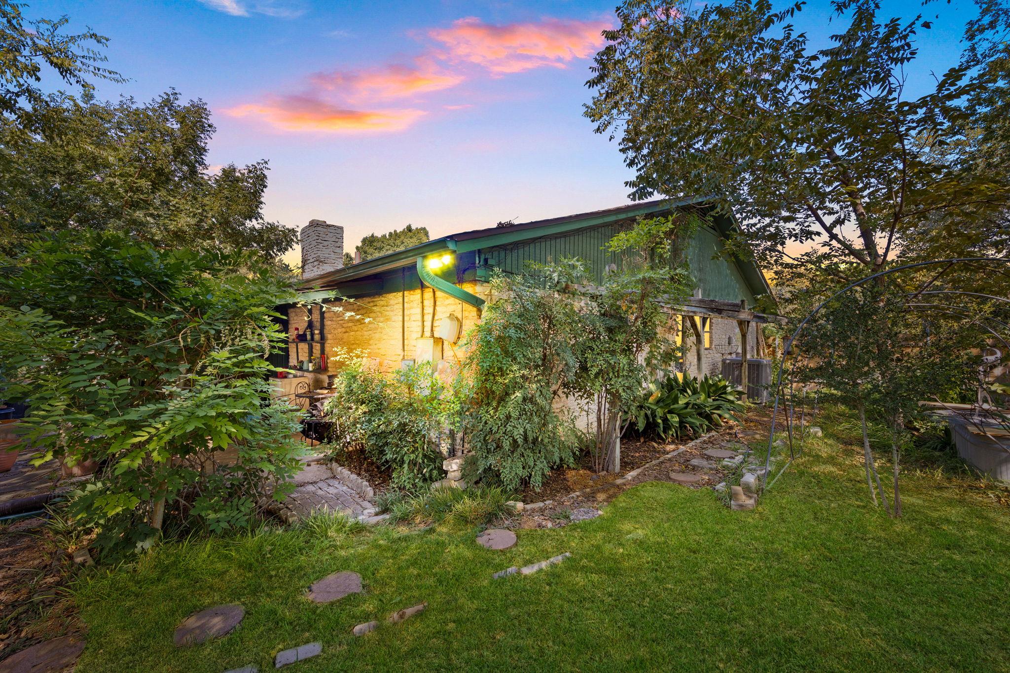 301 Dove Creek Dr, Round Rock, TX 78664