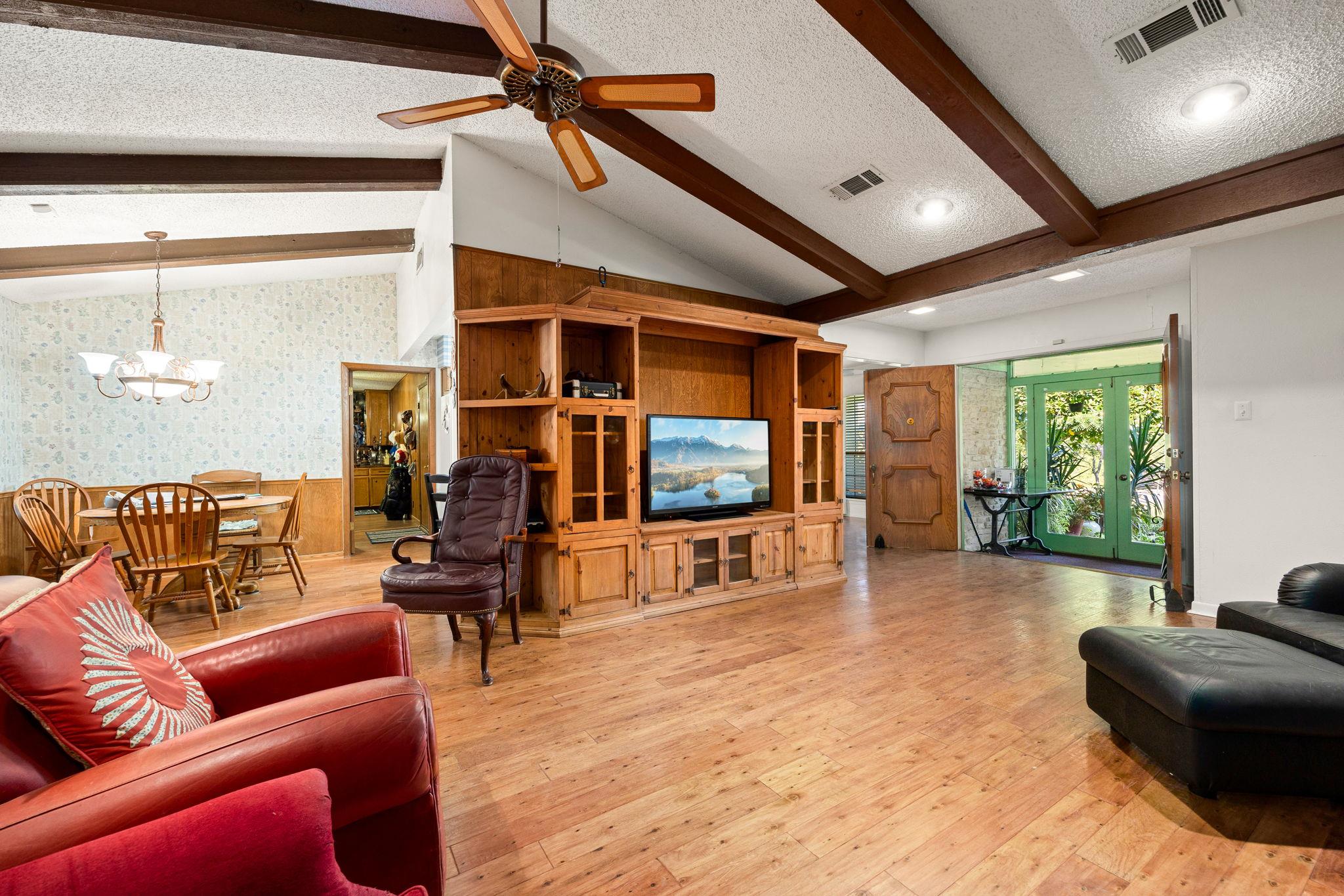 301 Dove Creek Dr, Round Rock, TX 78664