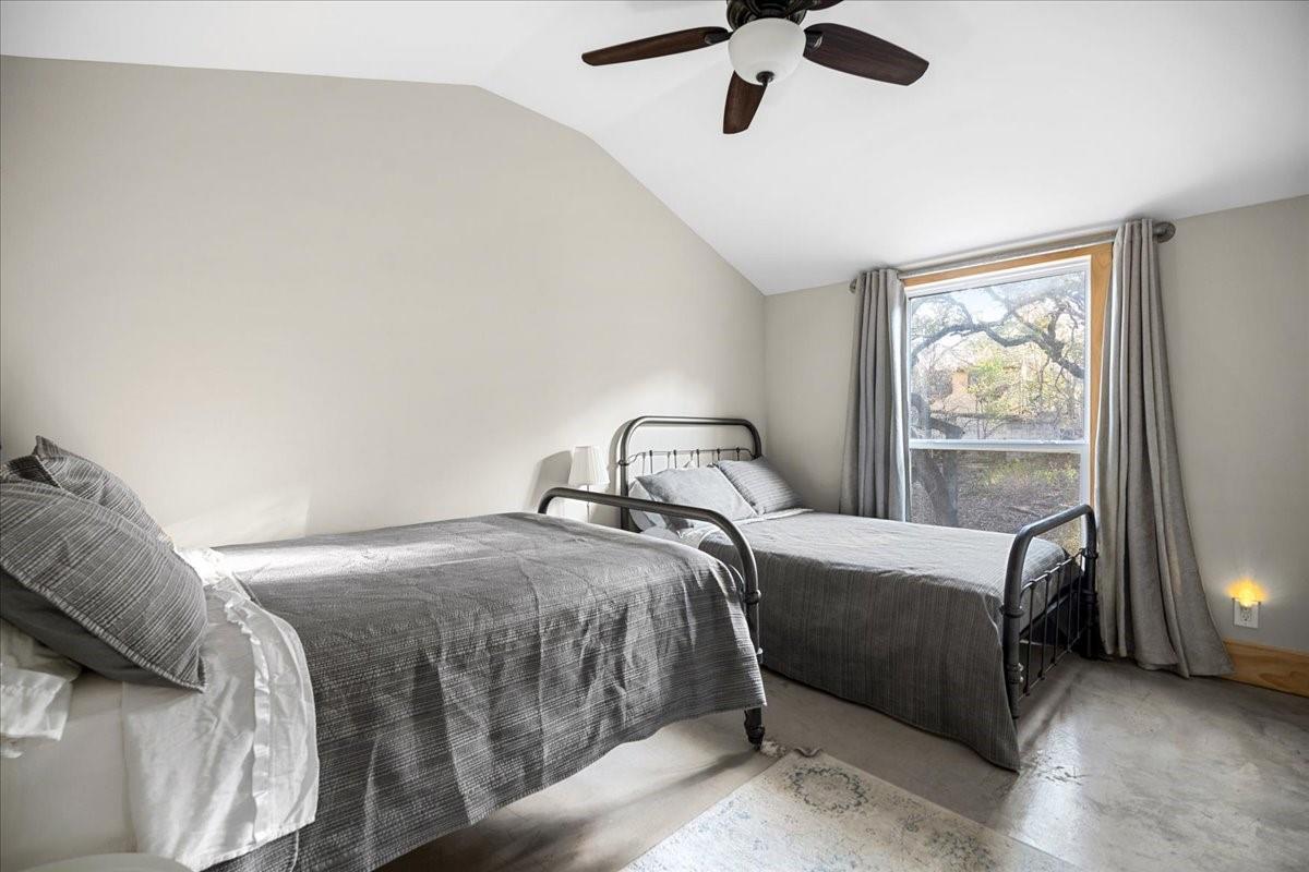 1309 Edgewater Dr, Spicewood, TX 78669