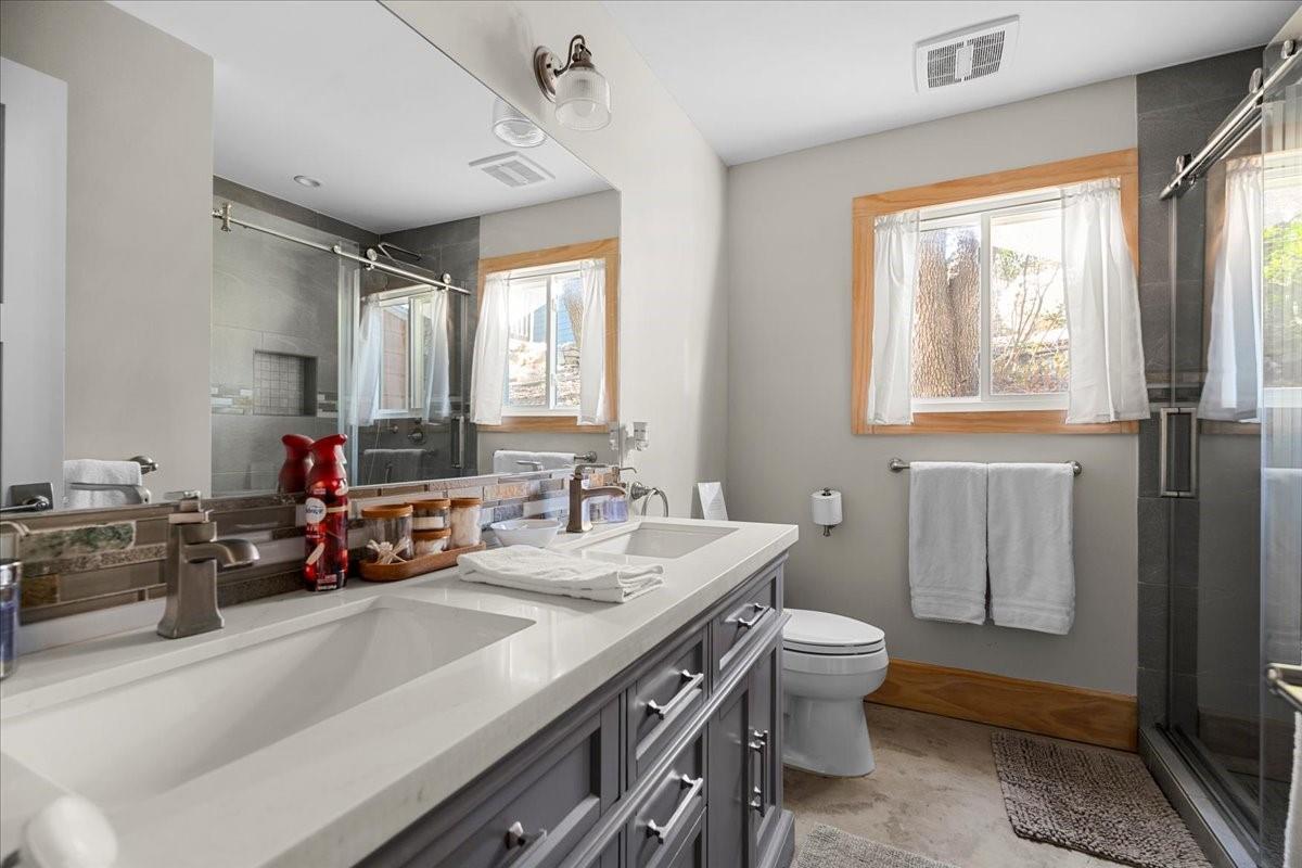 1309 Edgewater Dr, Spicewood, TX 78669