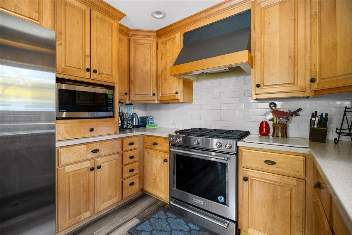 1309 Edgewater Dr, Spicewood, TX 78669