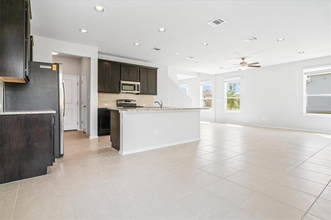 179 Living Reef Dr, Maxwell, TX 78656