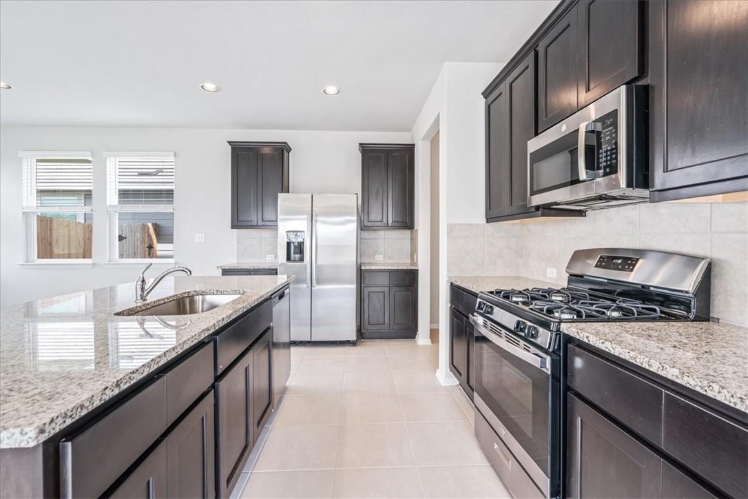 179 Living Reef Dr, Maxwell, TX 78656