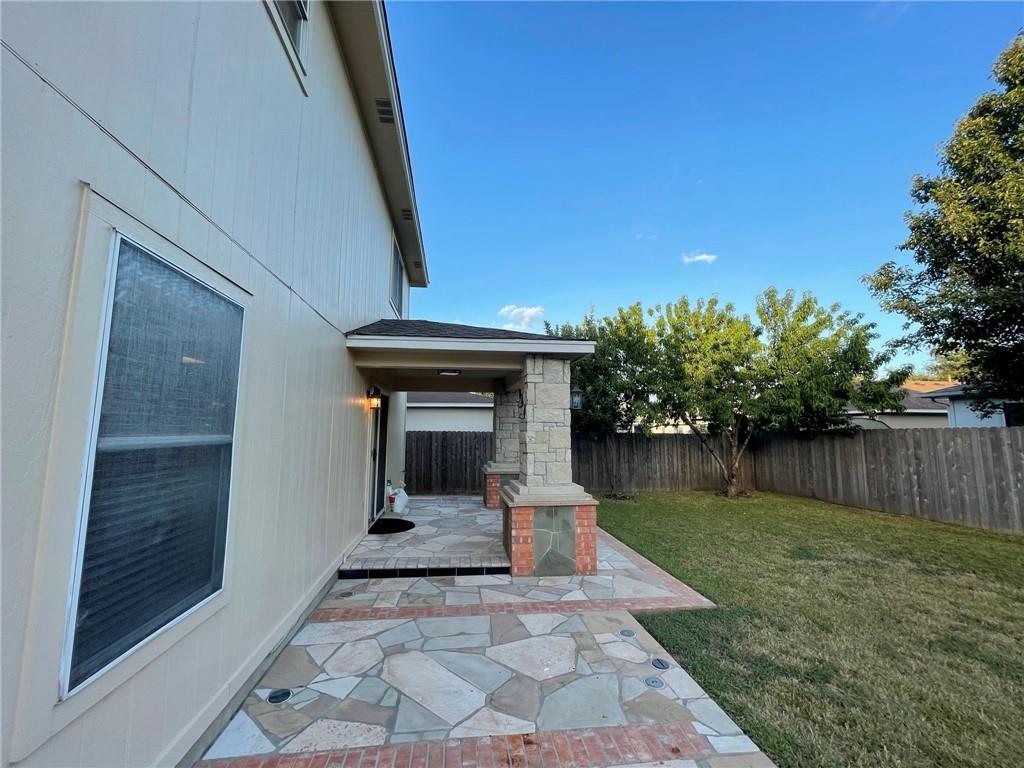 102 Brentwood Dr, Leander, TX 78641