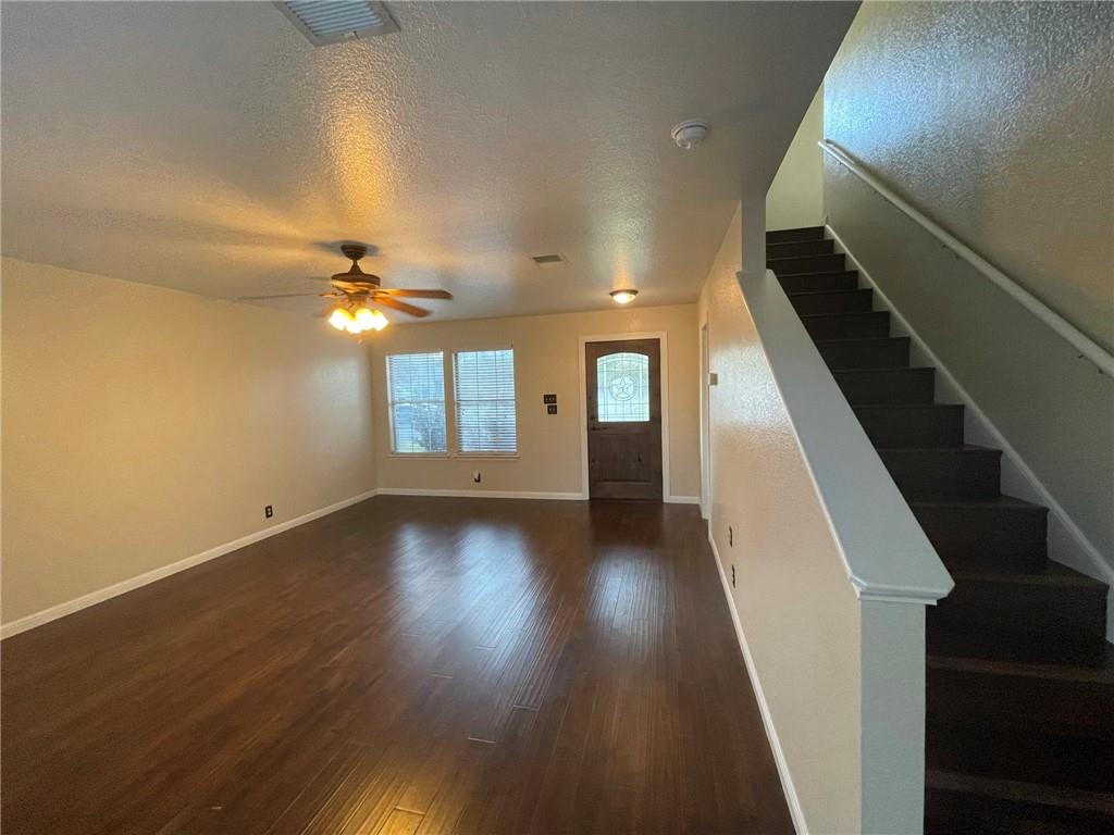 102 Brentwood Dr, Leander, TX 78641