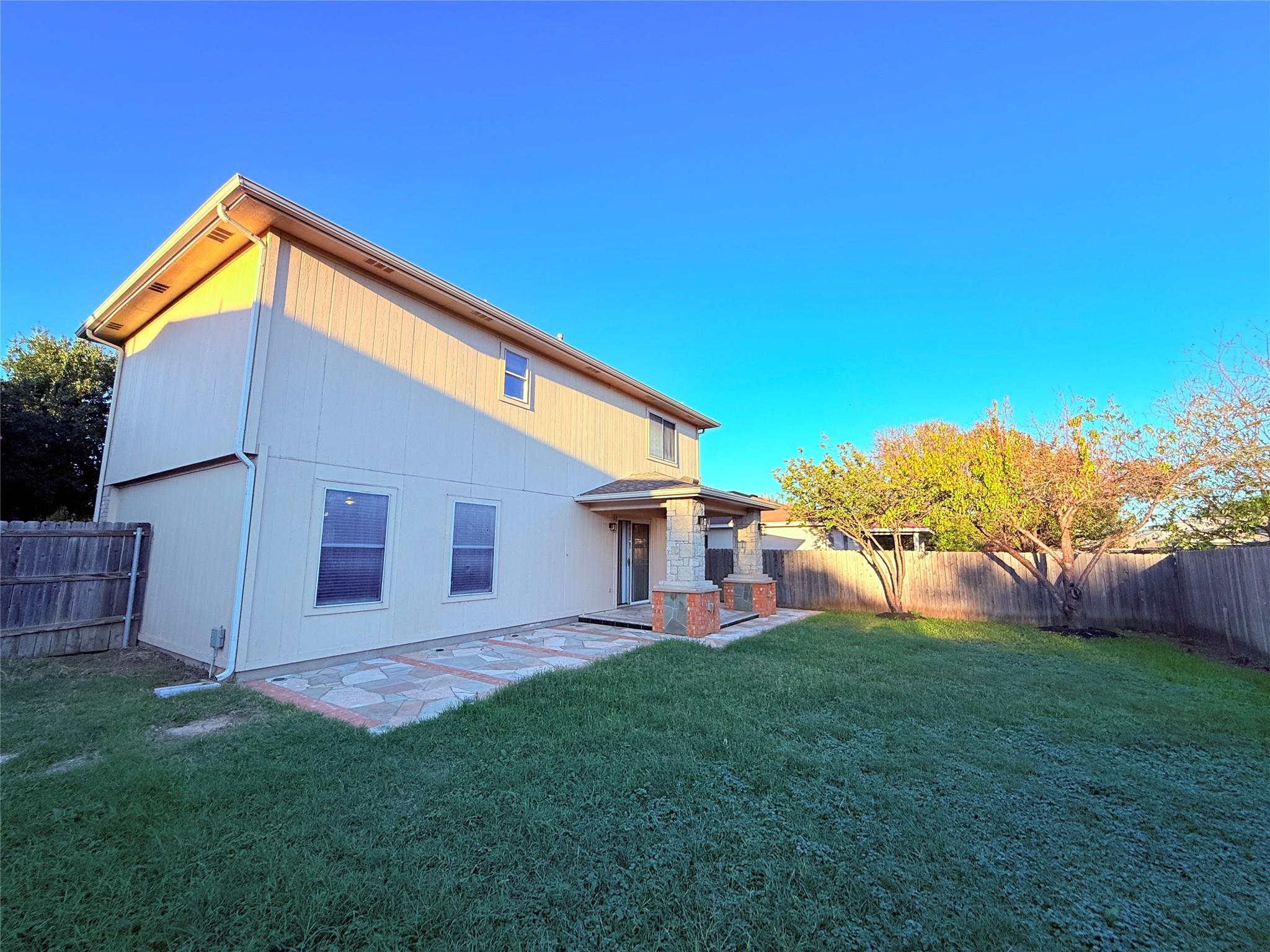 102 Brentwood Dr, Leander, TX 78641