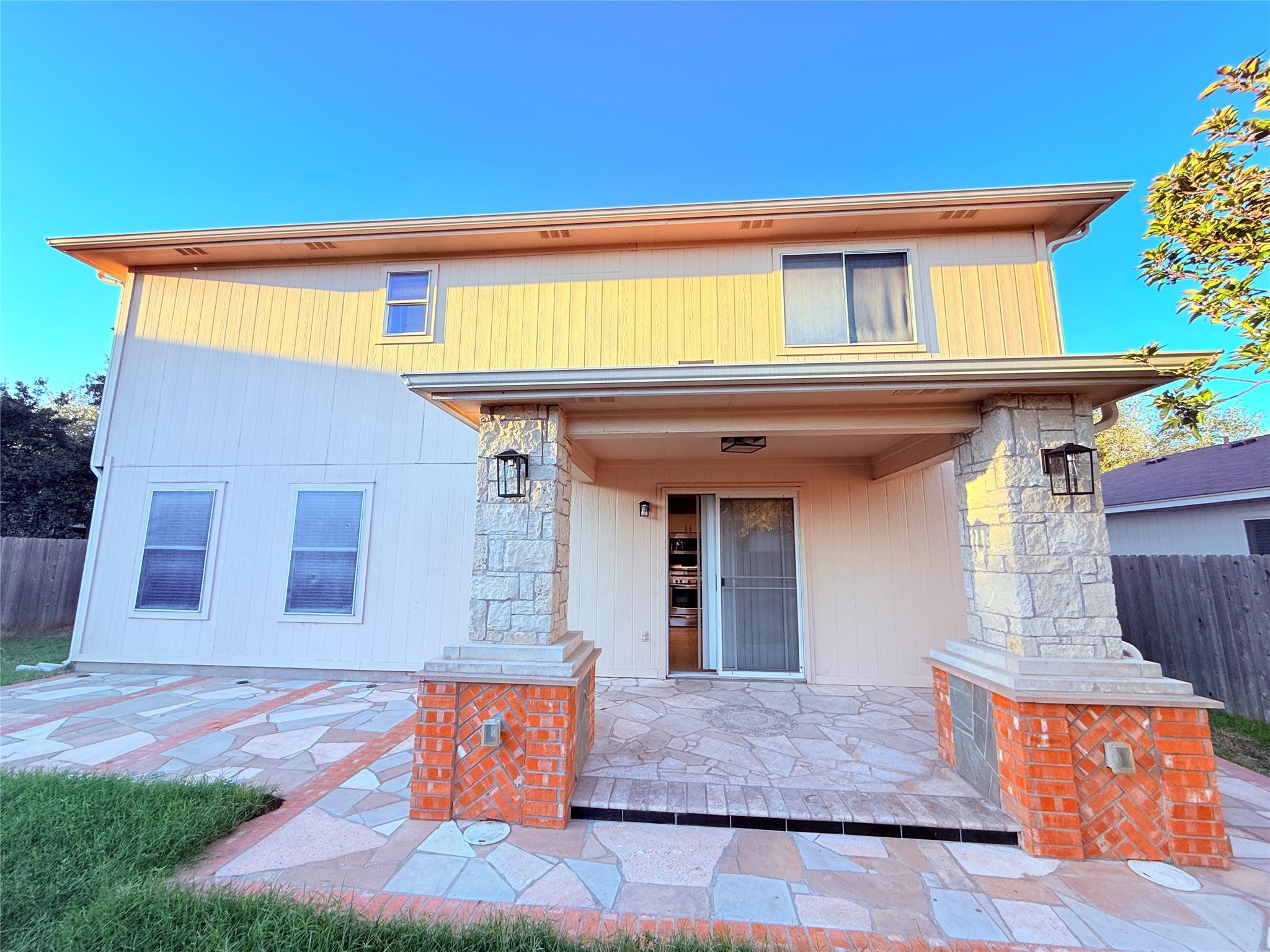 102 Brentwood Dr, Leander, TX 78641