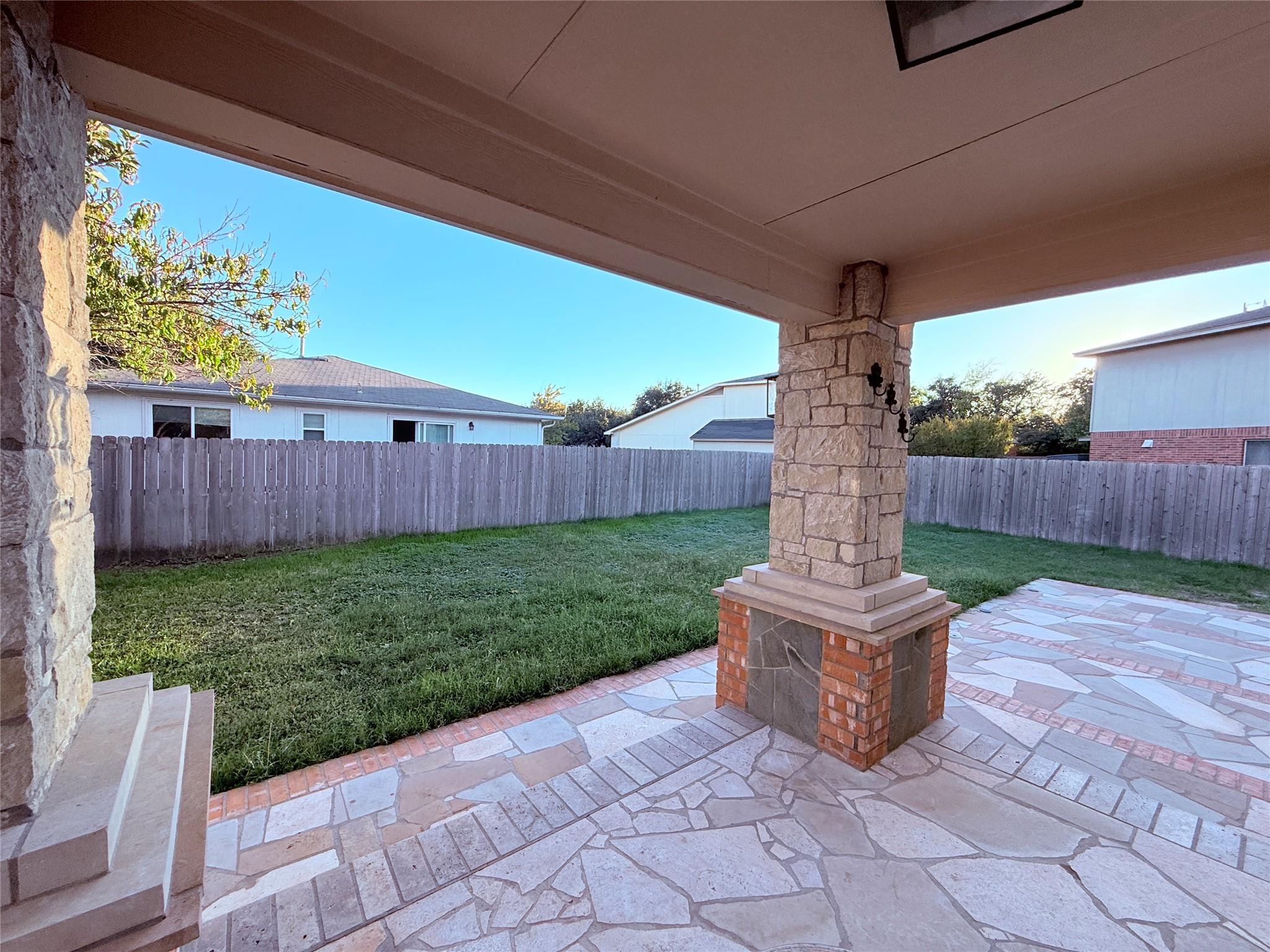 102 Brentwood Dr, Leander, TX 78641