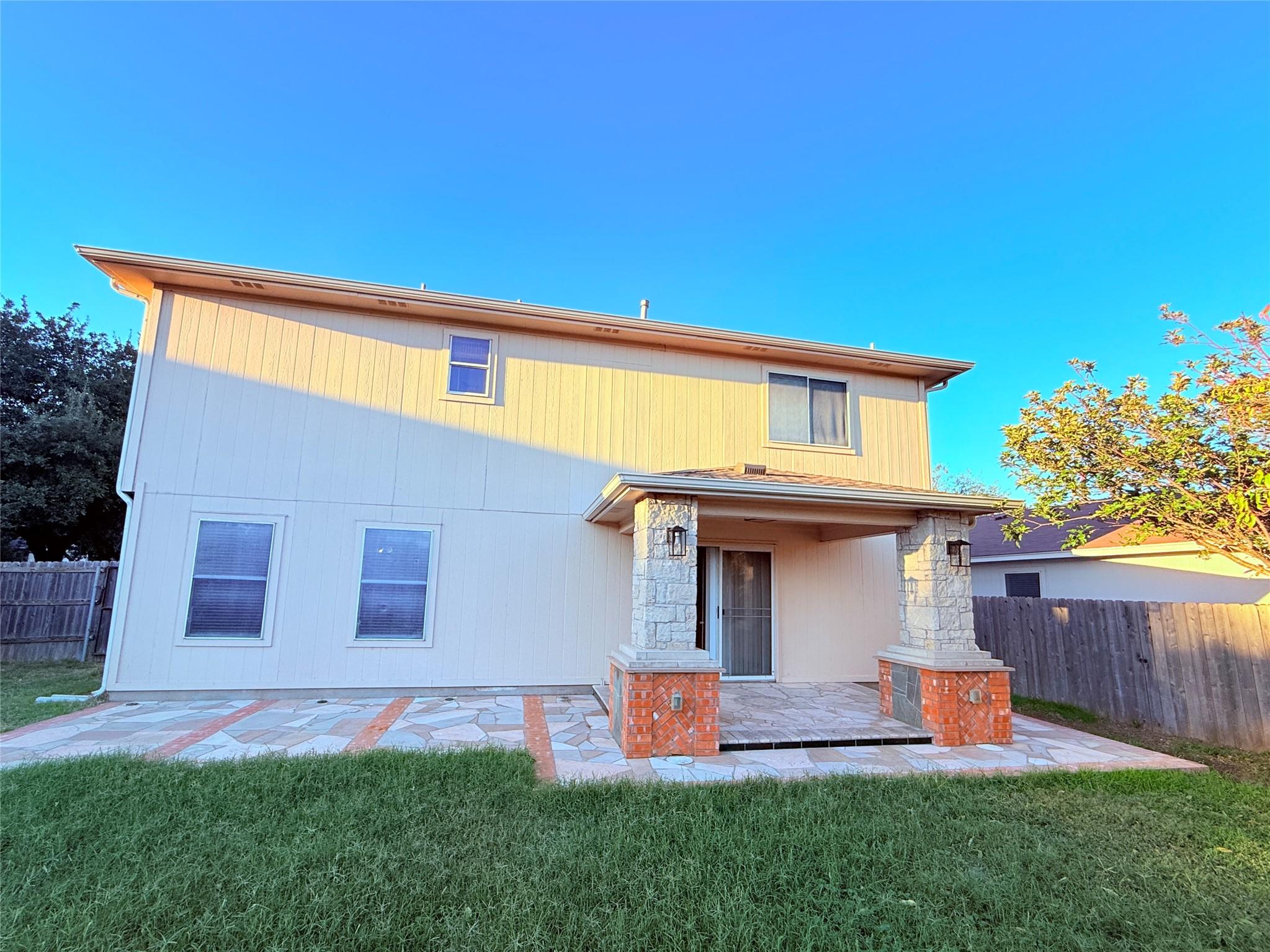 102 Brentwood Dr, Leander, TX 78641