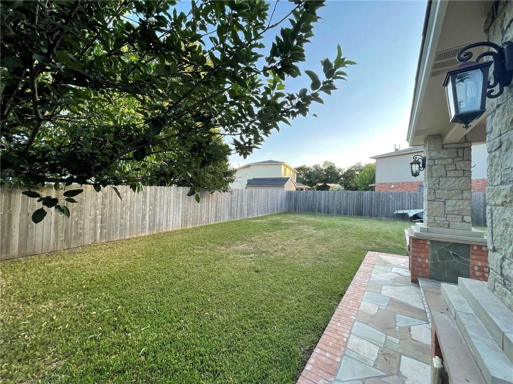 102 Brentwood Dr, Leander, TX 78641