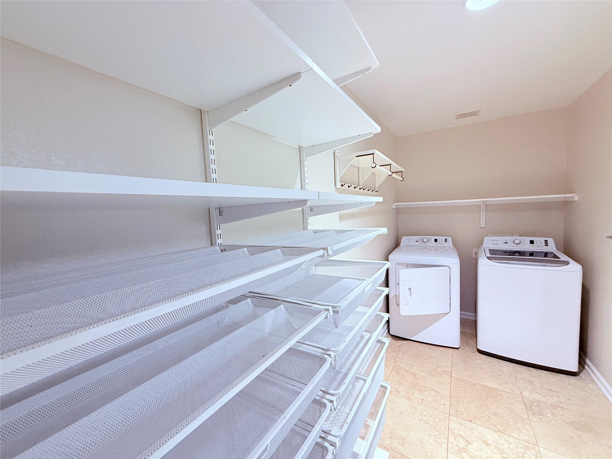 102 Brentwood Dr, Leander, TX 78641