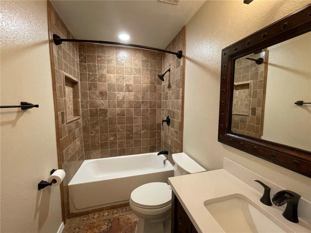 102 Brentwood Dr, Leander, TX 78641