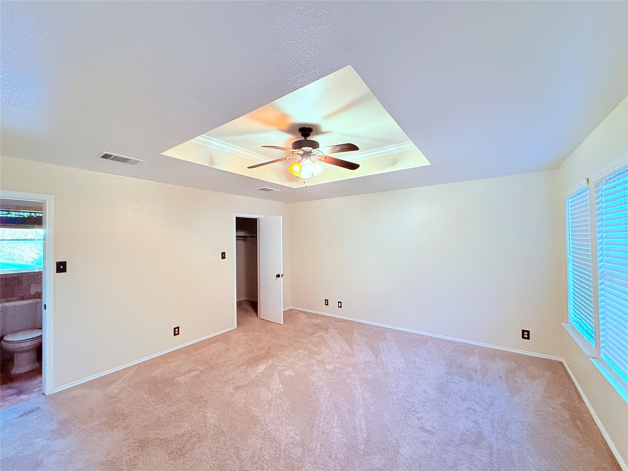 102 Brentwood Dr, Leander, TX 78641