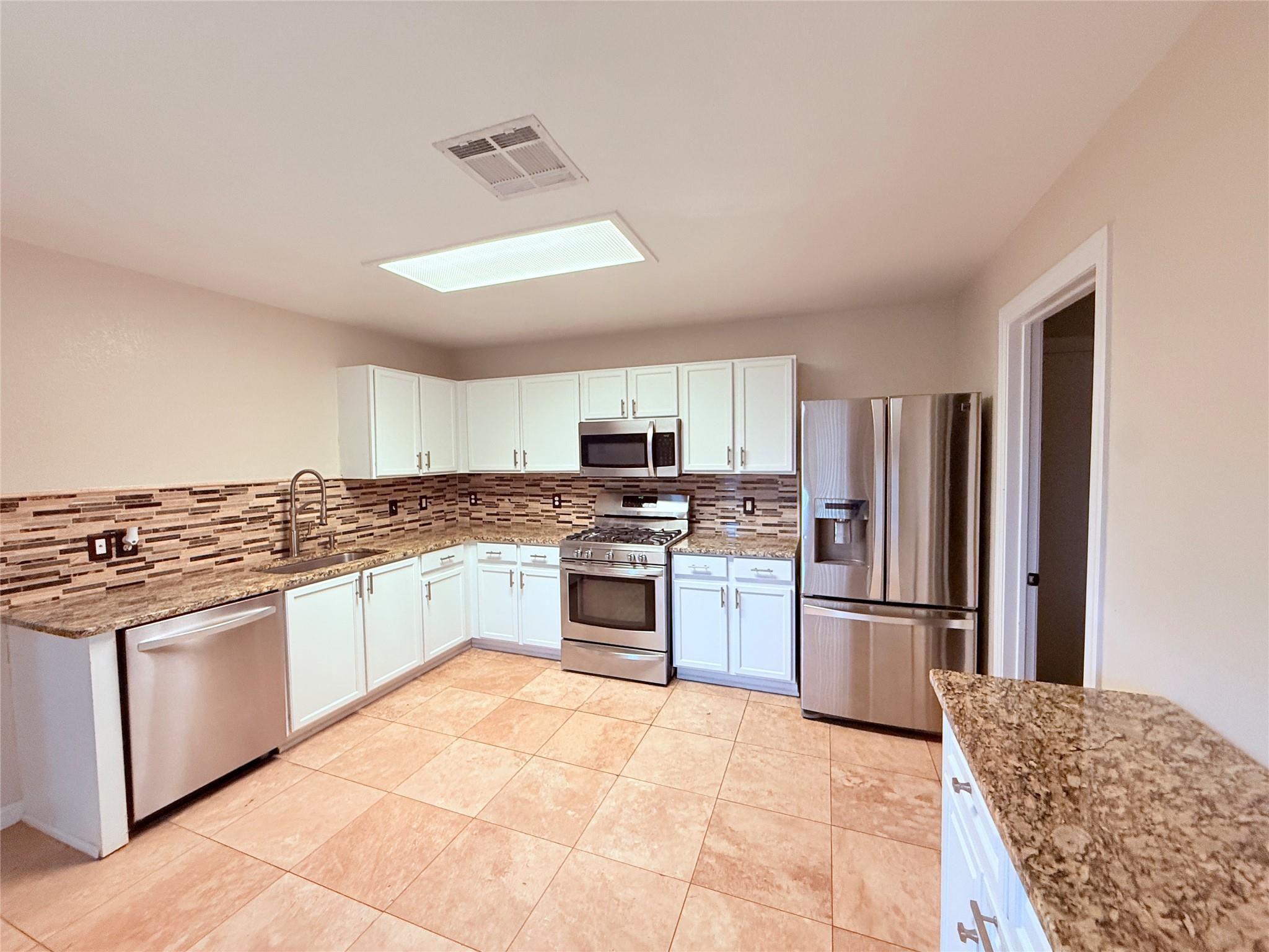 102 Brentwood Dr, Leander, TX 78641