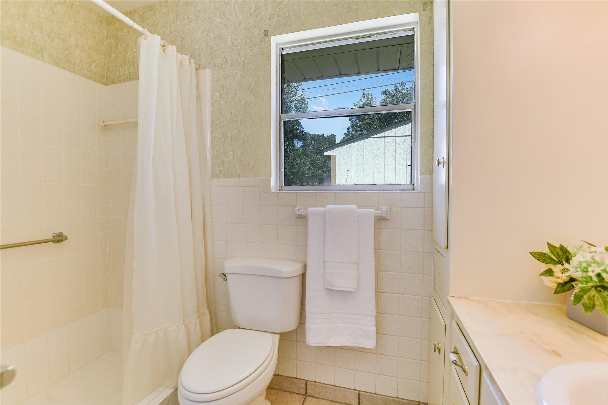 1900 Burbank St, Austin, TX 78757