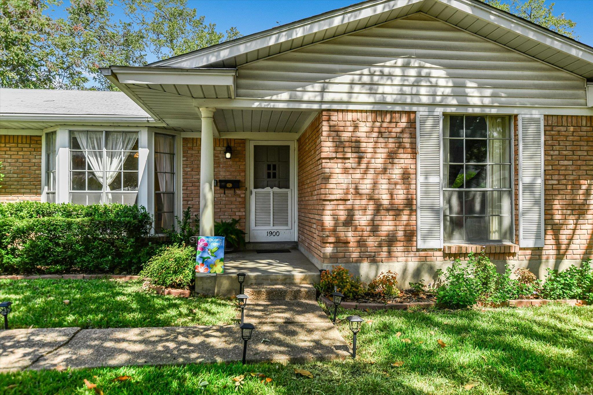 1900 Burbank St, Austin, TX 78757