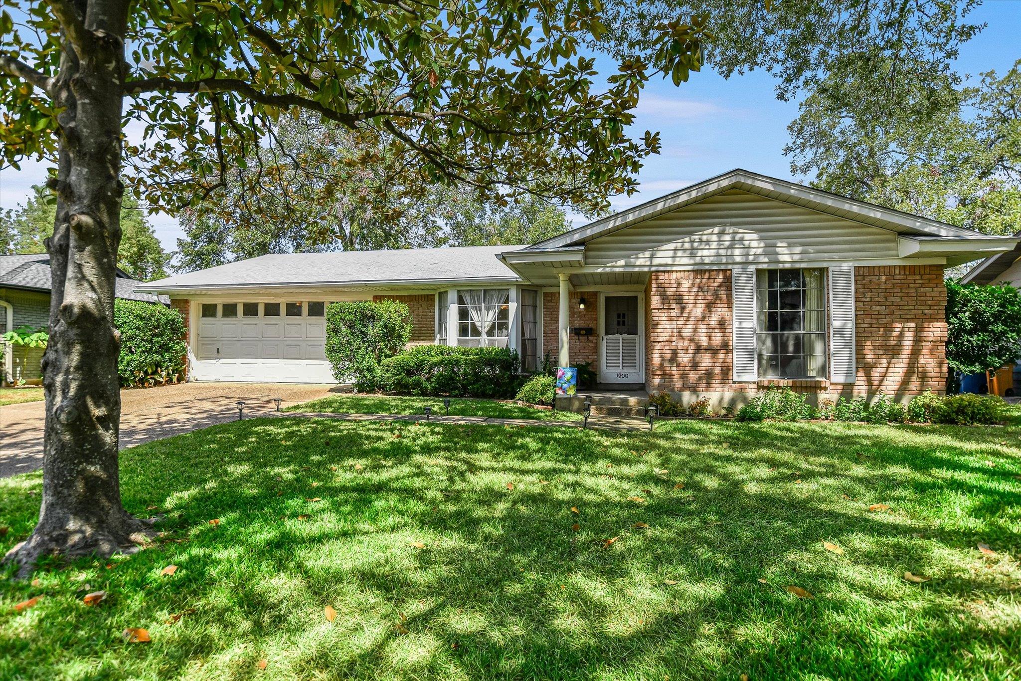 1900 Burbank St, Austin, TX 78757