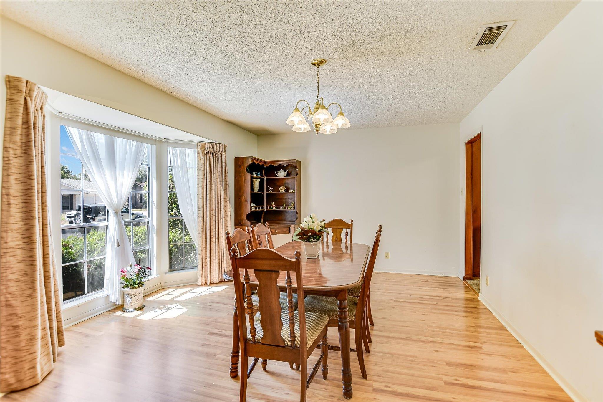 1900 Burbank St, Austin, TX 78757