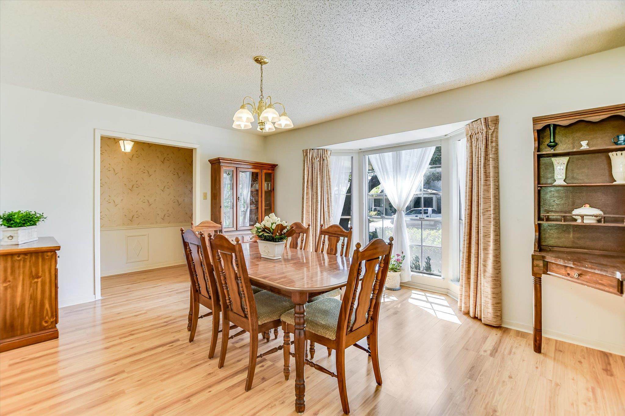 1900 Burbank St, Austin, TX 78757