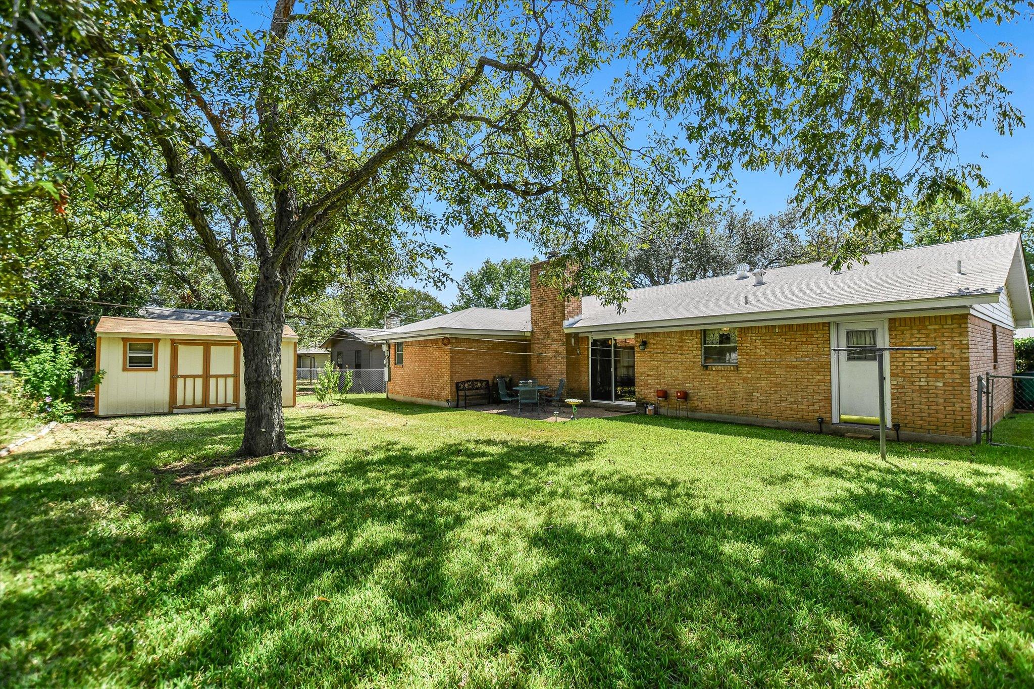 1900 Burbank St, Austin, TX 78757