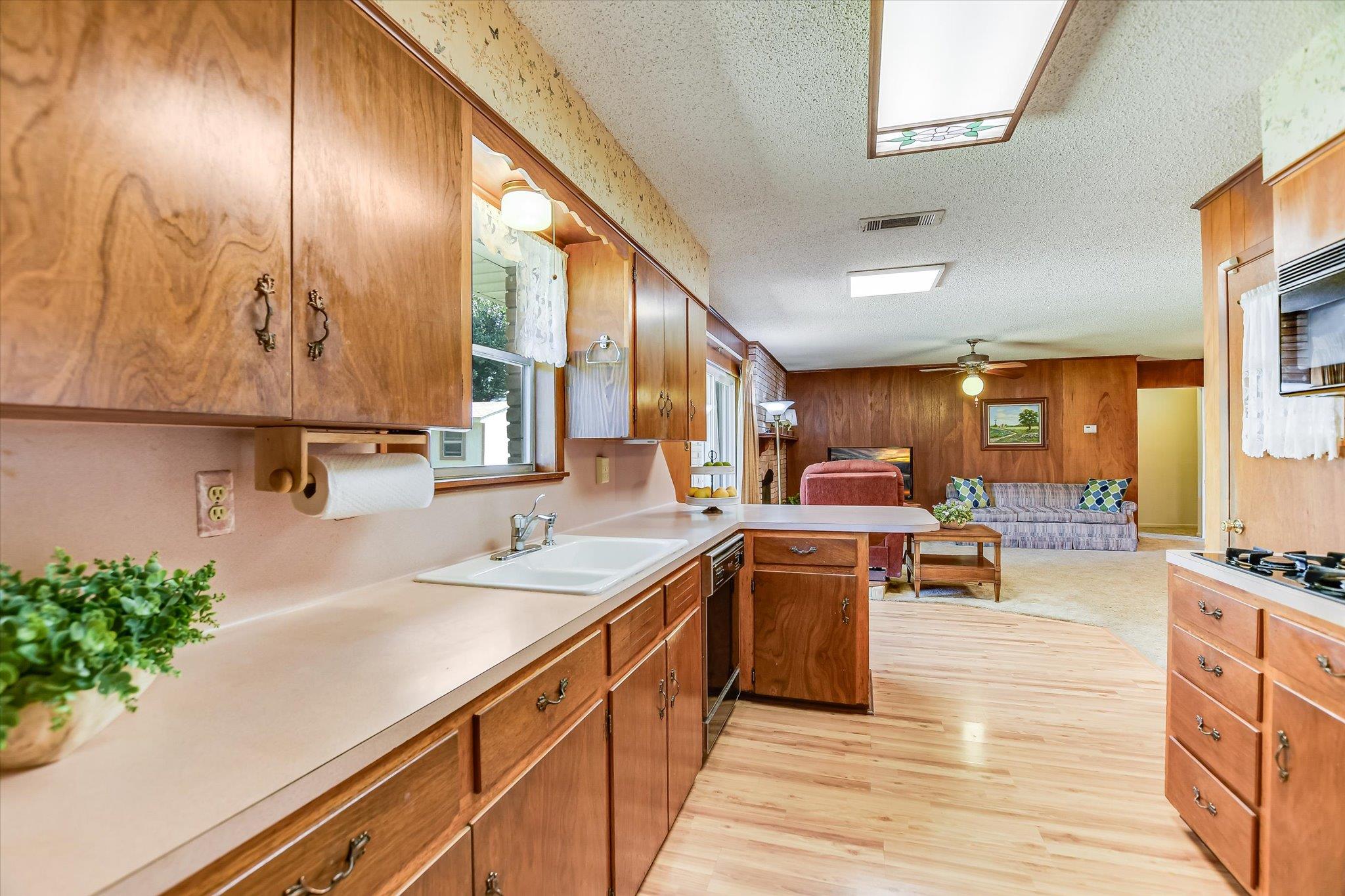 1900 Burbank St, Austin, TX 78757