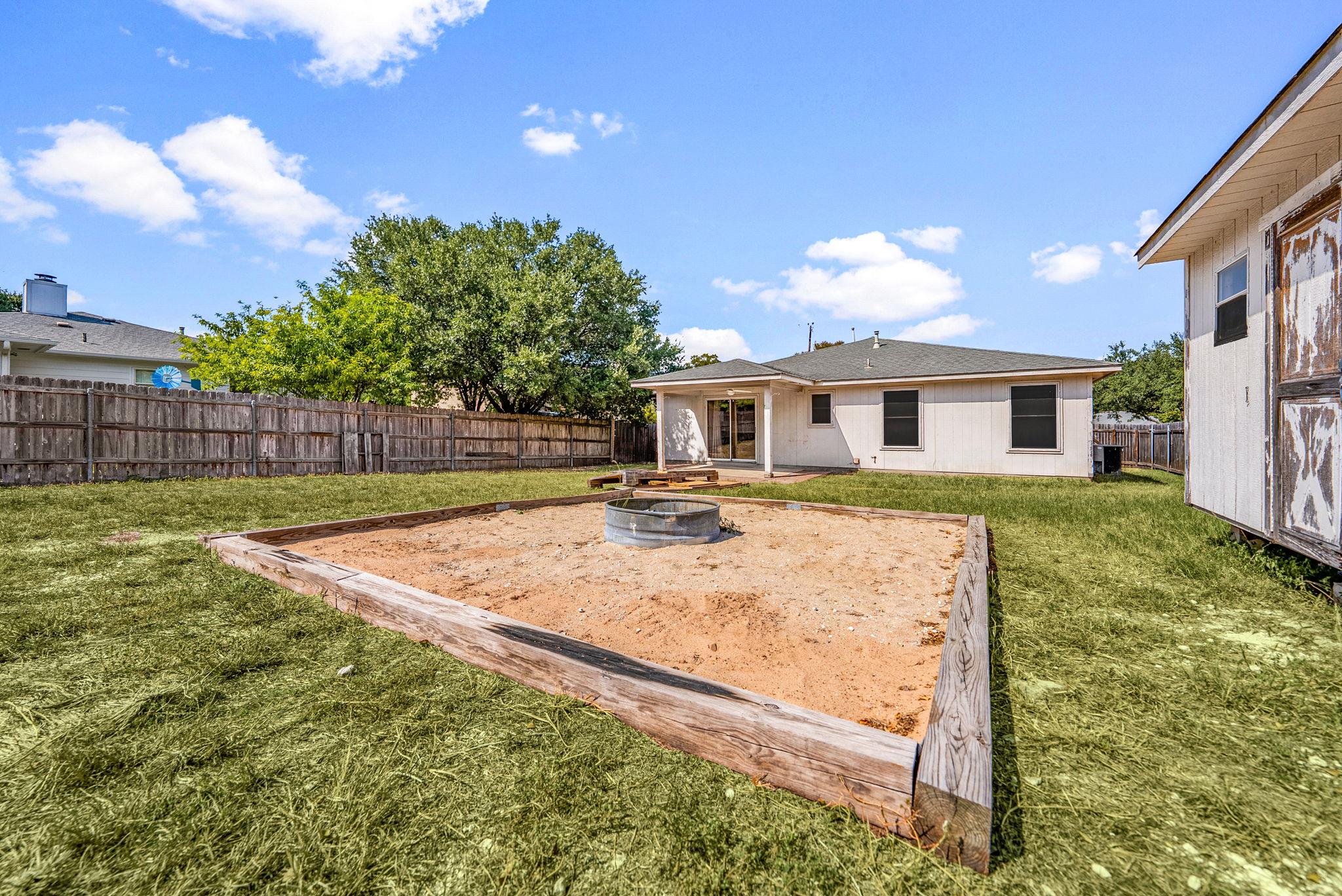 391 Jim Miller Dr, Kyle, TX 78640