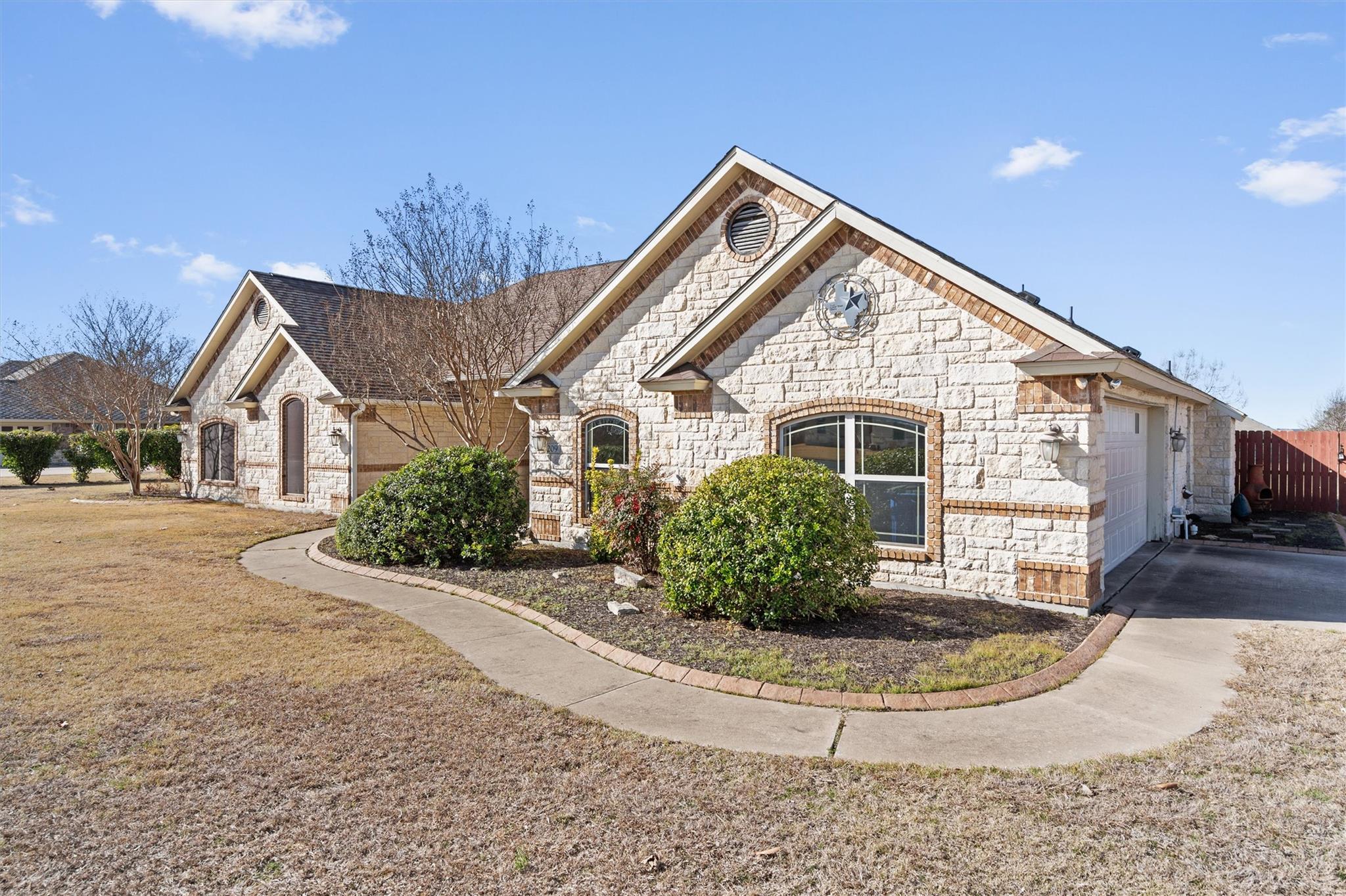 209 Sarahs Ln, Liberty Hill, TX 78642