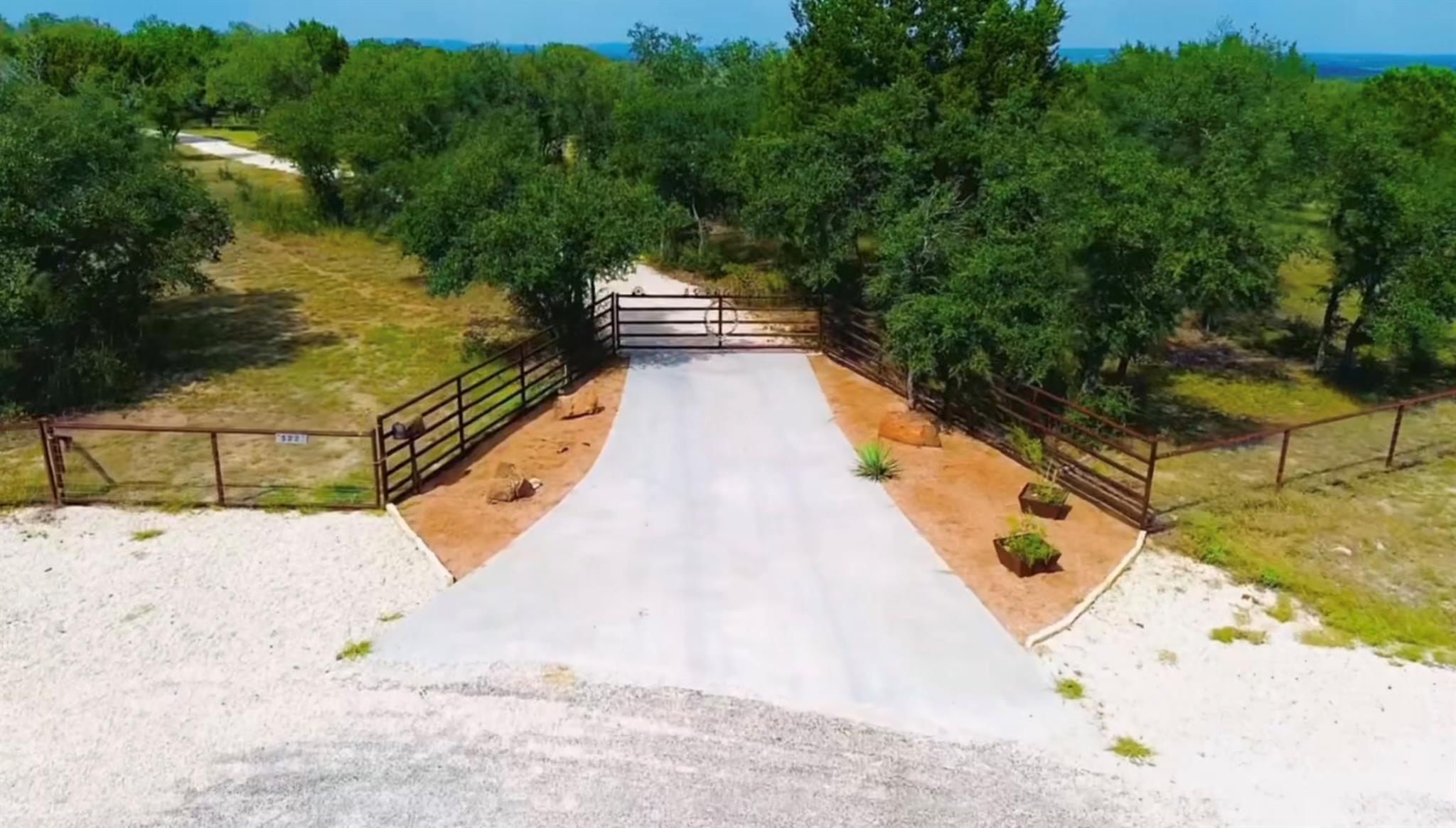 322 Maverick Way, Briggs, TX 78608