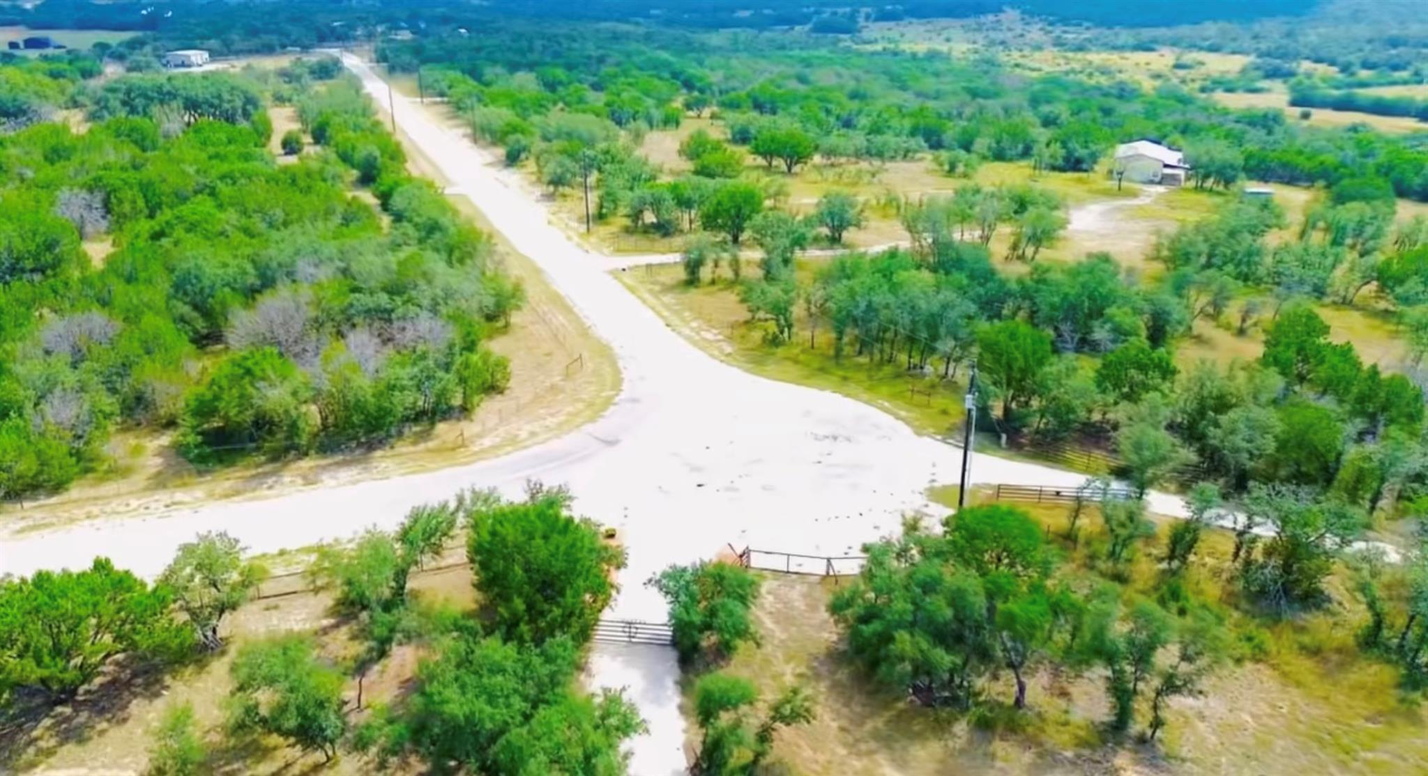 322 Maverick Way, Briggs, TX 78608