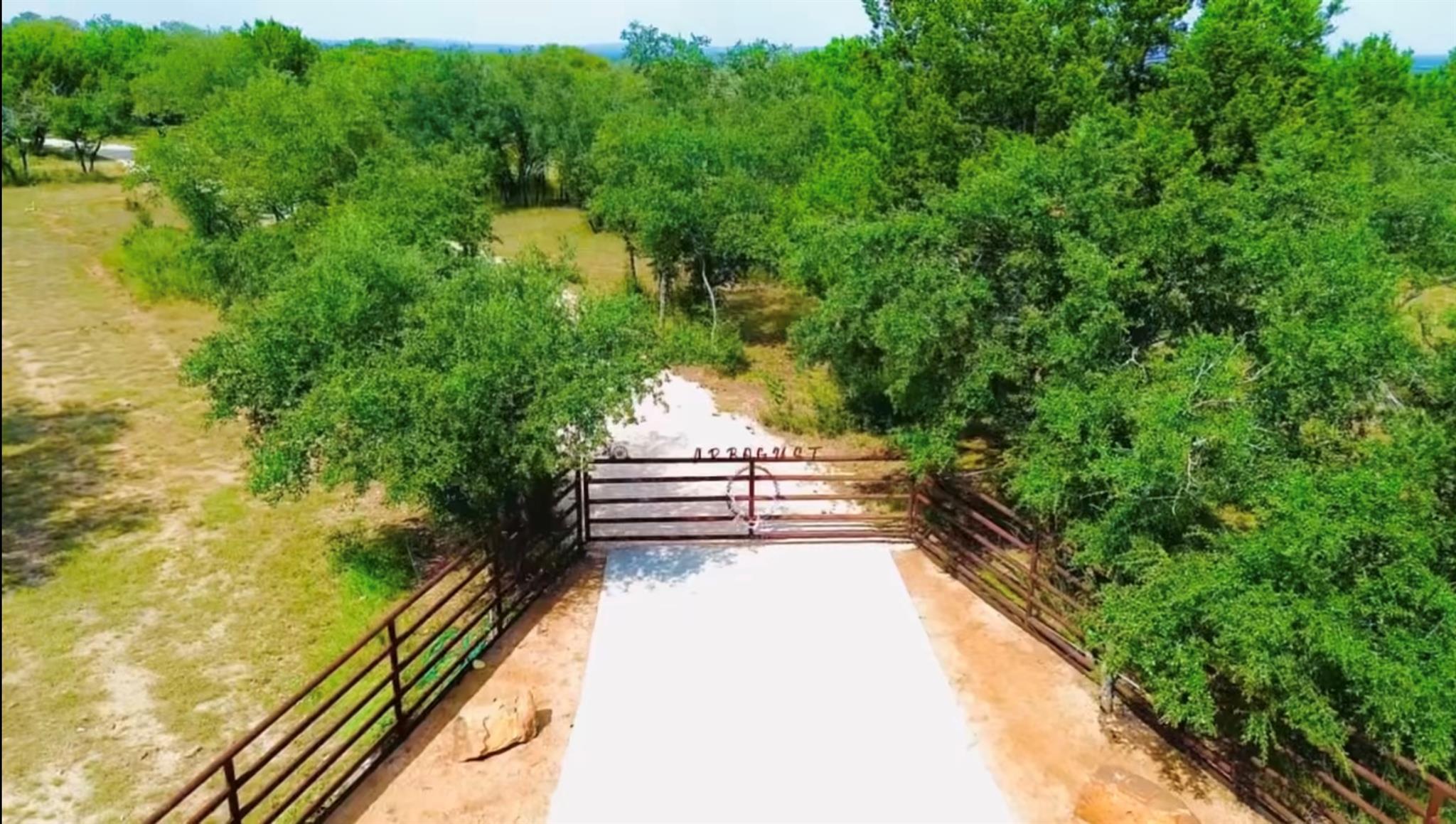 322 Maverick Way, Briggs, TX 78608