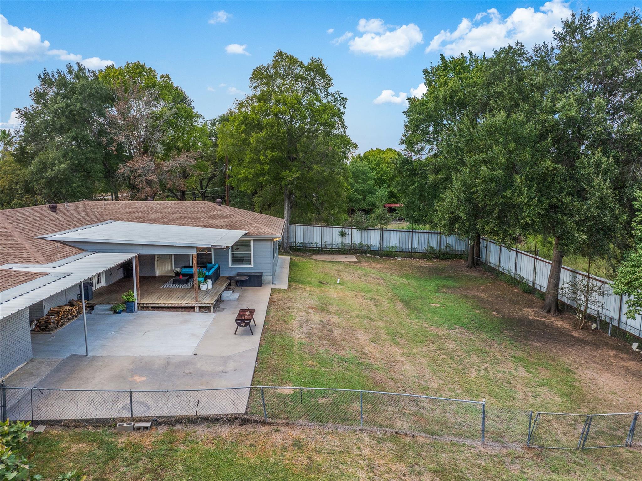 1102 N Pecan Street, Caldwell, TX 77836