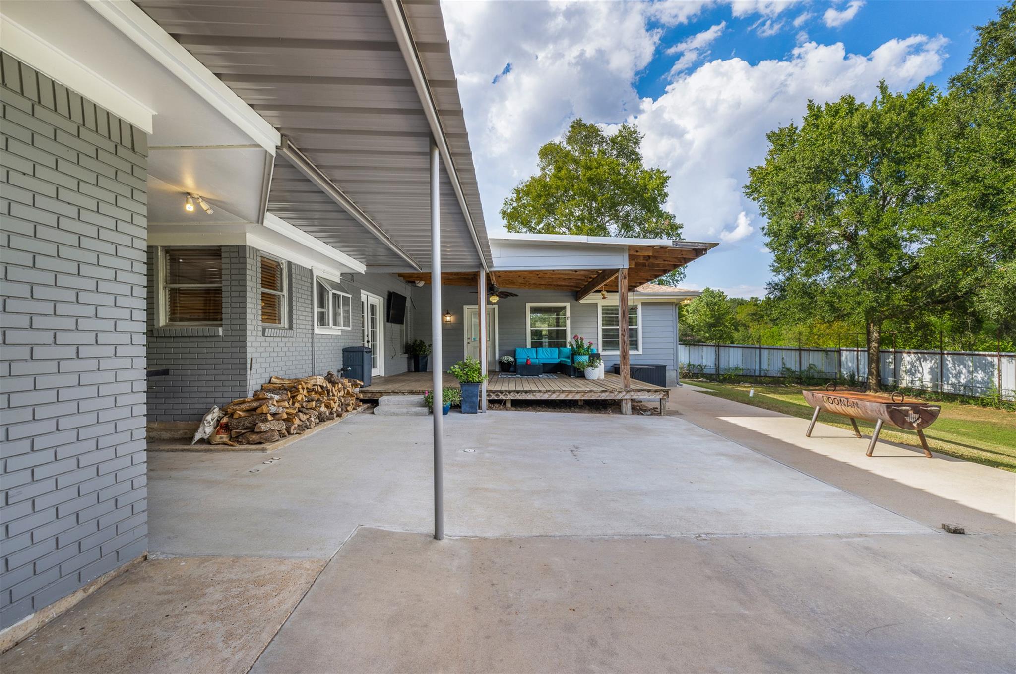 1102 N Pecan Street, Caldwell, TX 77836