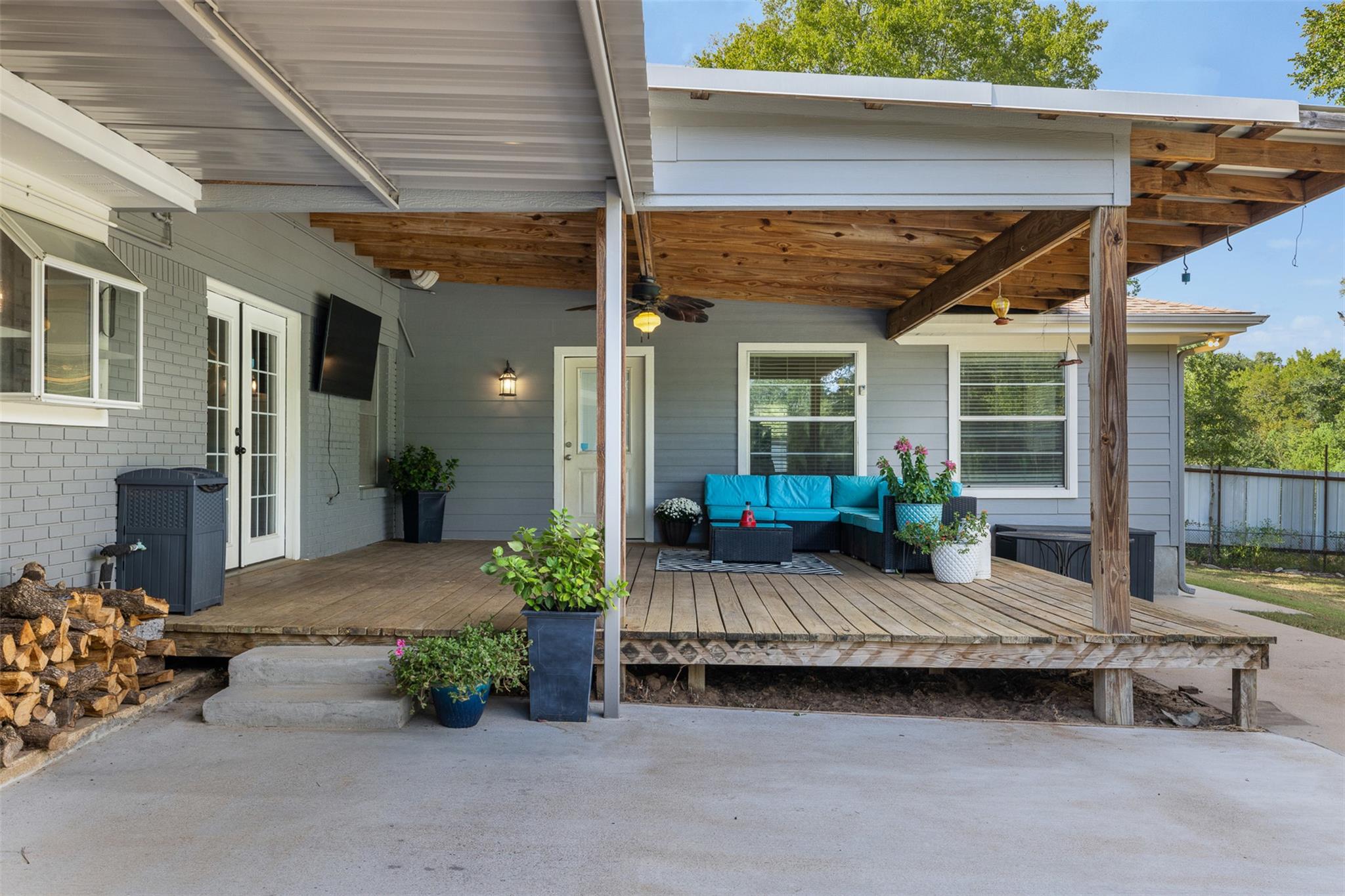 1102 N Pecan Street, Caldwell, TX 77836