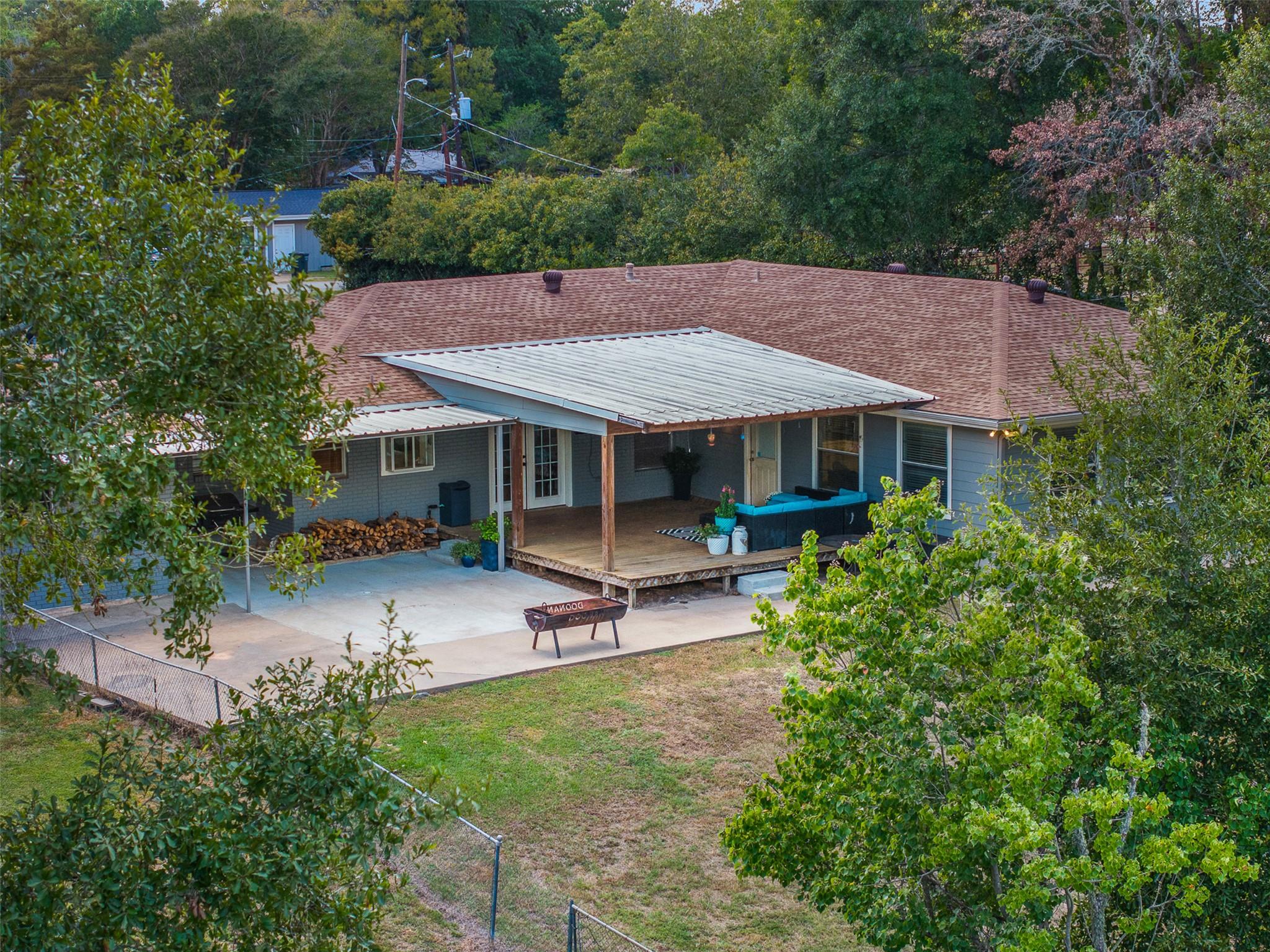 1102 N Pecan Street, Caldwell, TX 77836