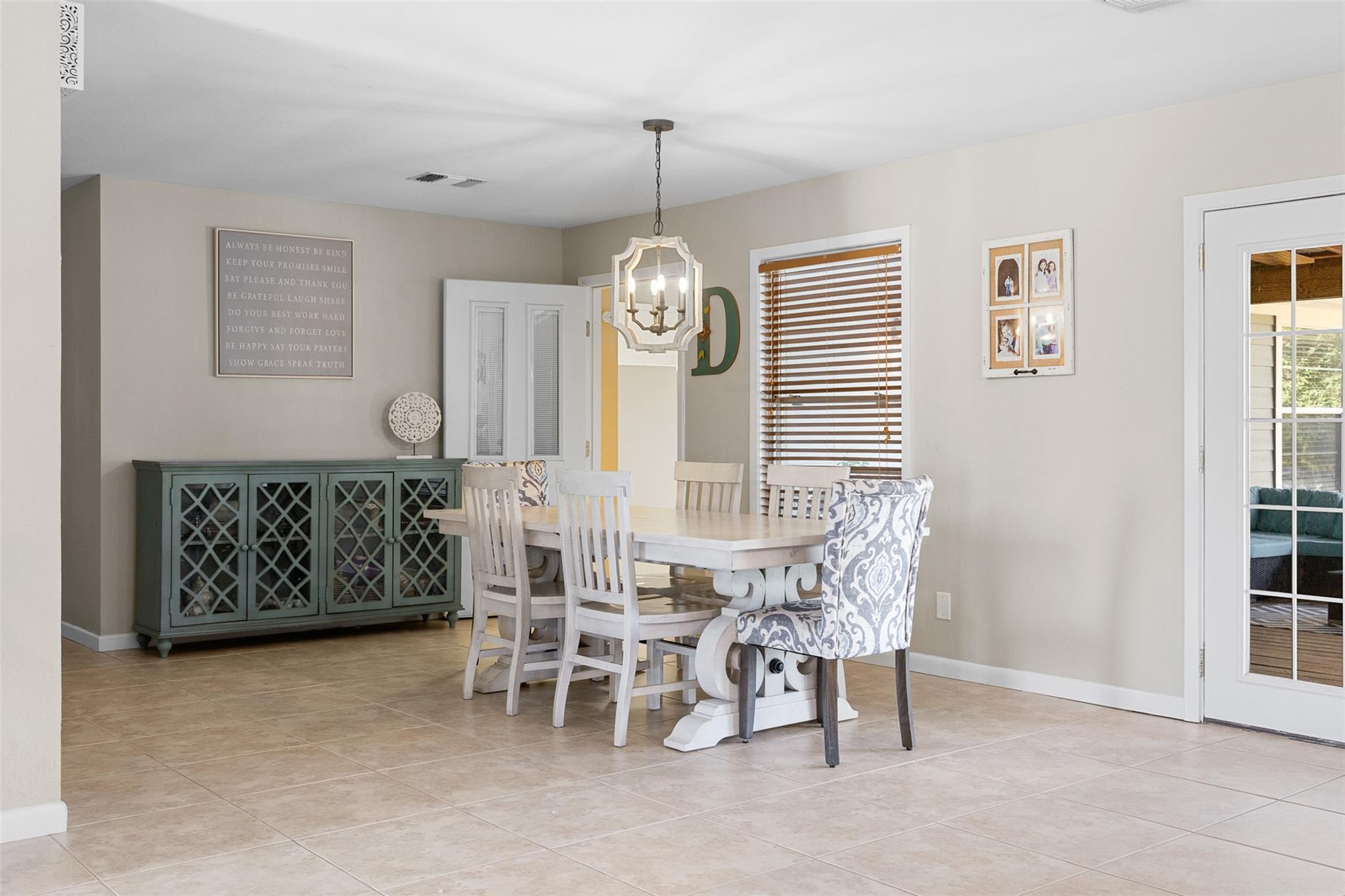 1102 N Pecan Street, Caldwell, TX 77836