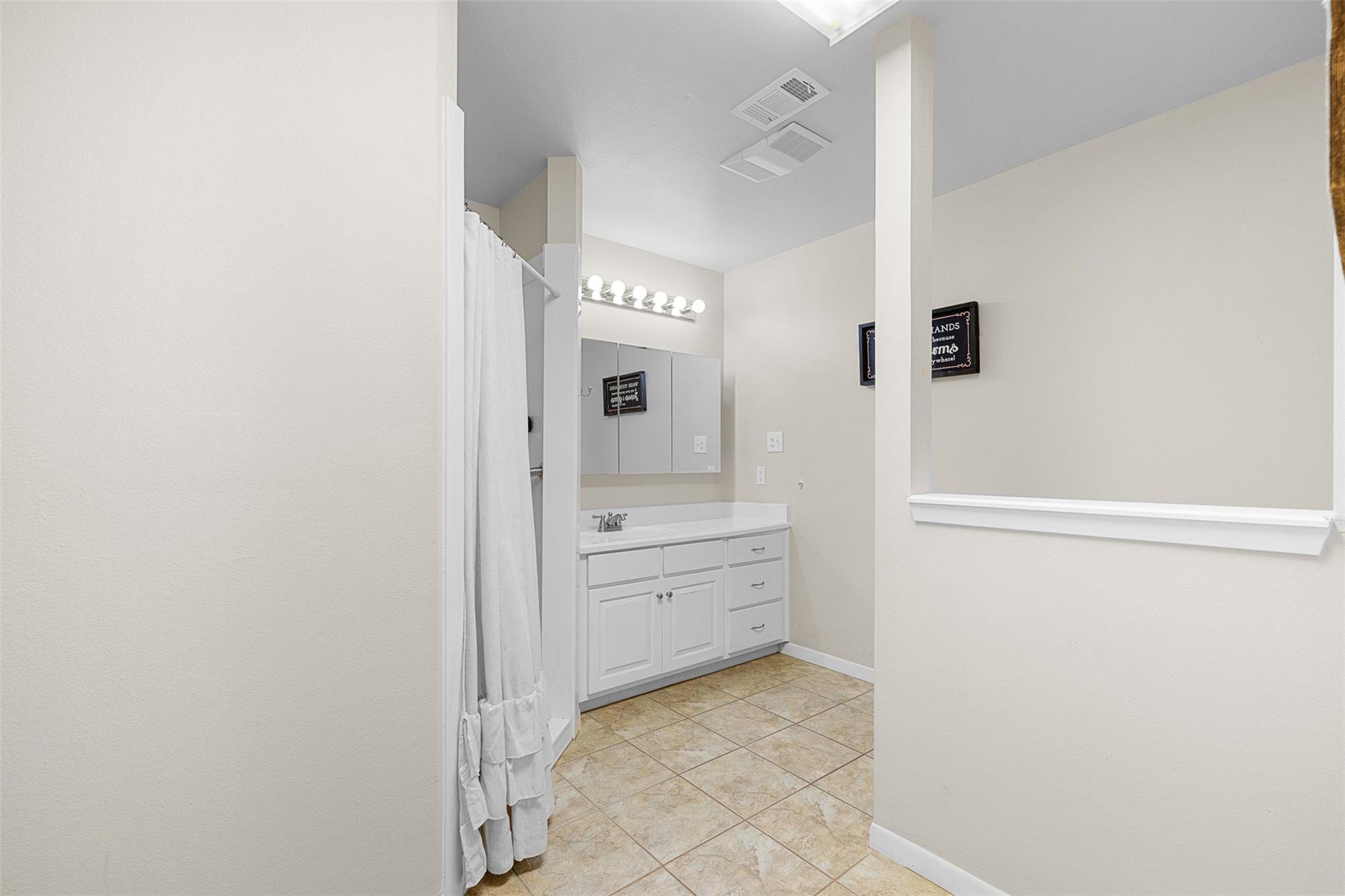 1102 N Pecan Street, Caldwell, TX 77836