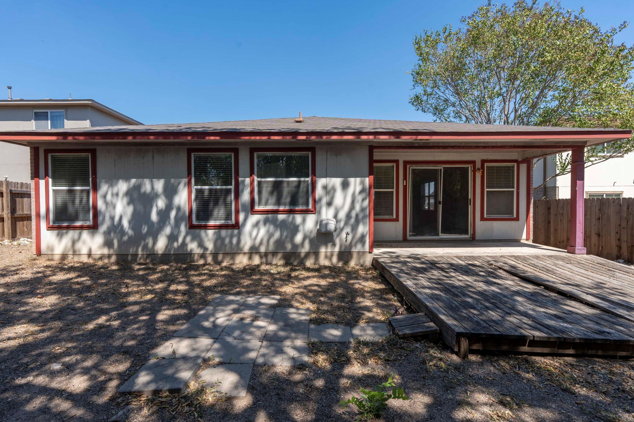 228 San Felipe Dr, Kyle, TX 78640