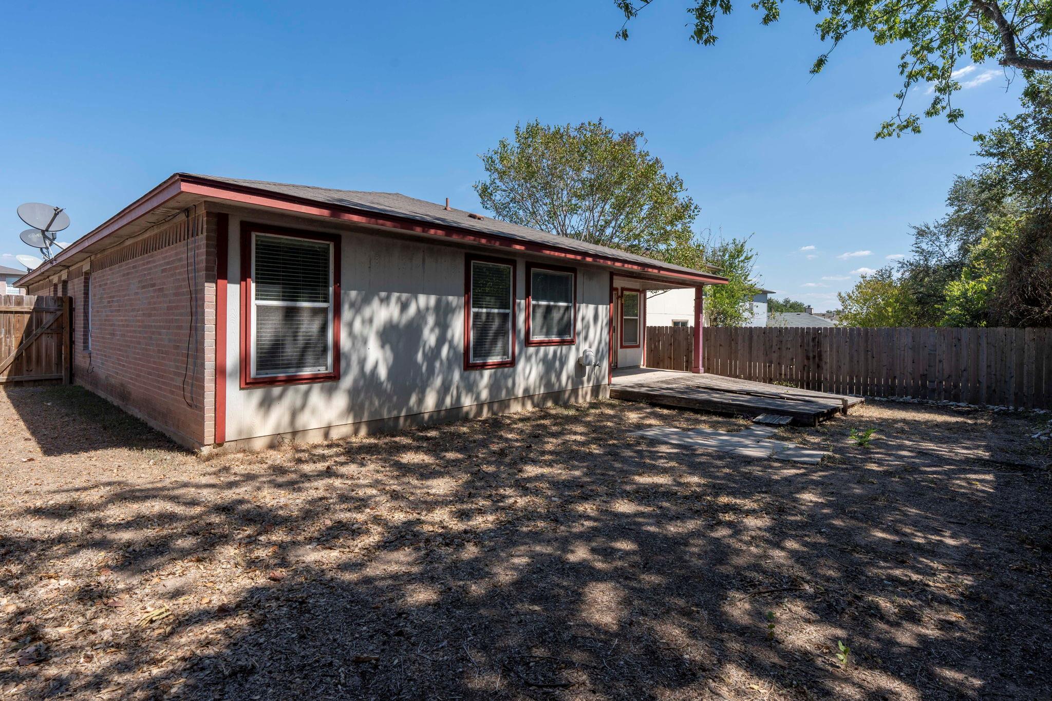 228 San Felipe Dr, Kyle, TX 78640