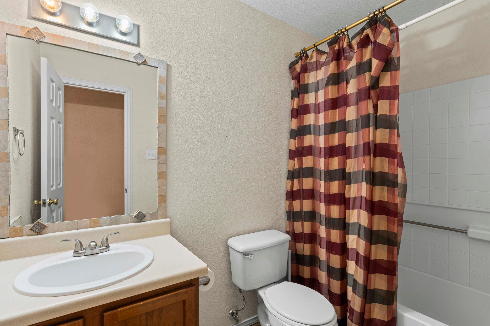 228 San Felipe Dr, Kyle, TX 78640