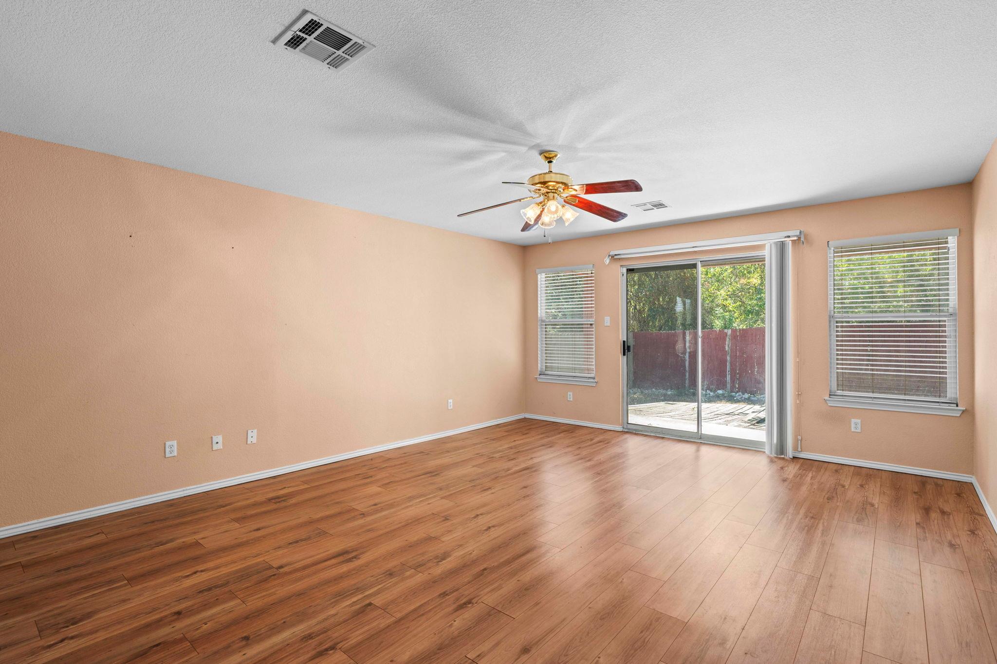 228 San Felipe Dr, Kyle, TX 78640