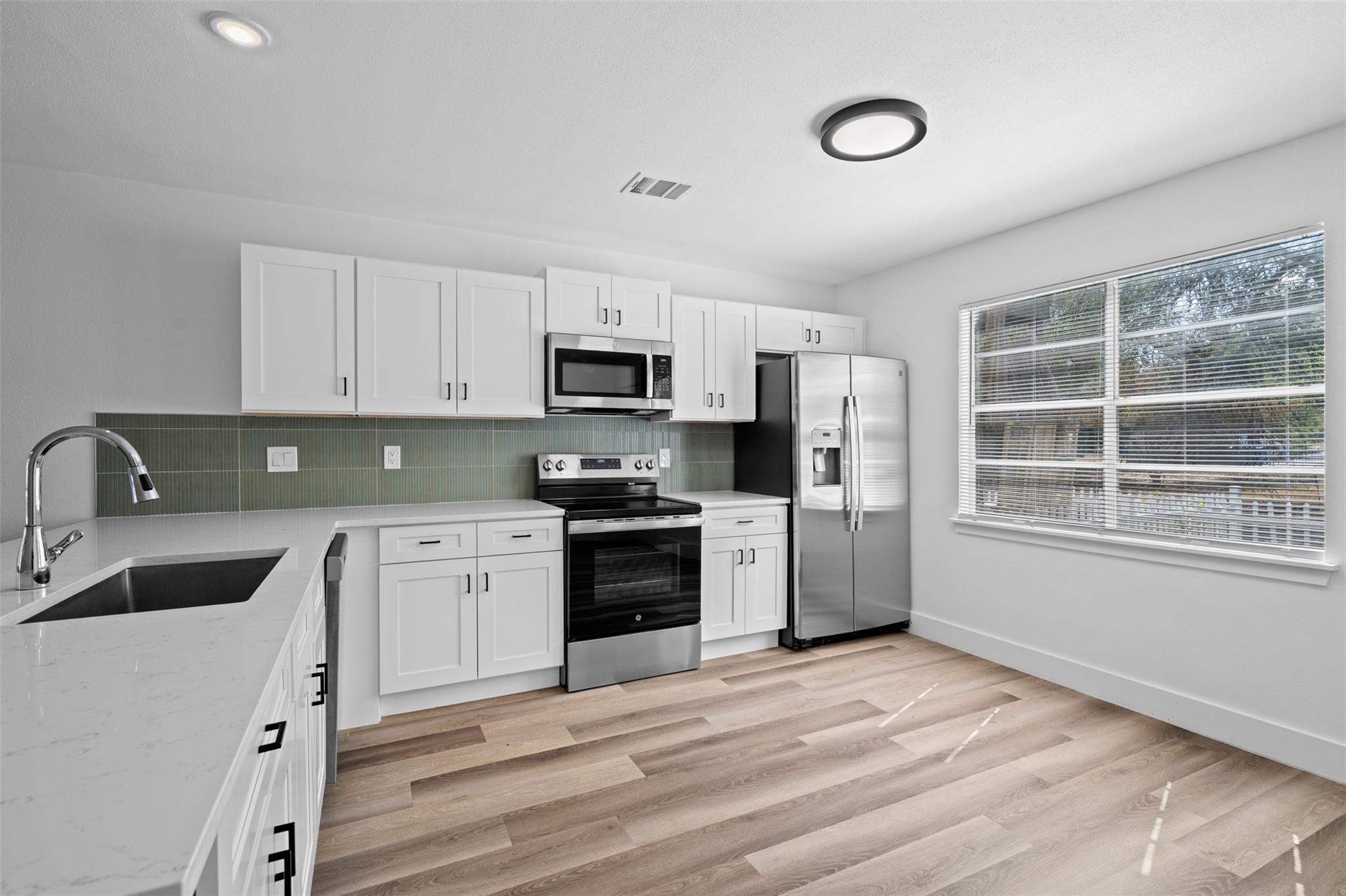 1810 River Crossing Cir # B, Austin, TX 78741