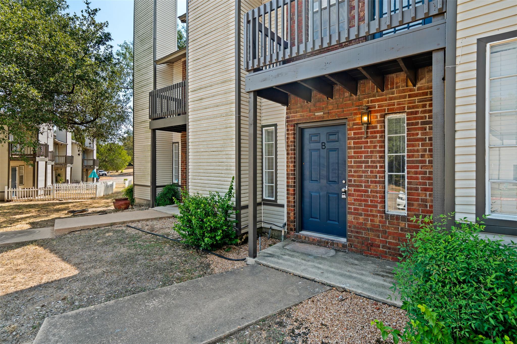 1810 River Crossing Cir # B, Austin, TX 78741